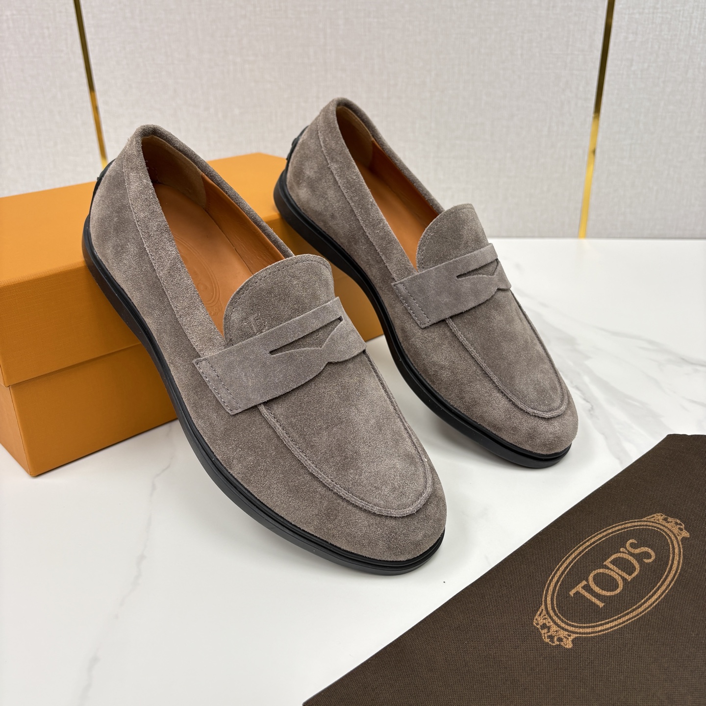 💋💍TOD*S 托德-斯 新品拉菲草（汤德森）OTV绒面皮革乐福鞋上🆕 官方 6,300 本款便鞋面料来