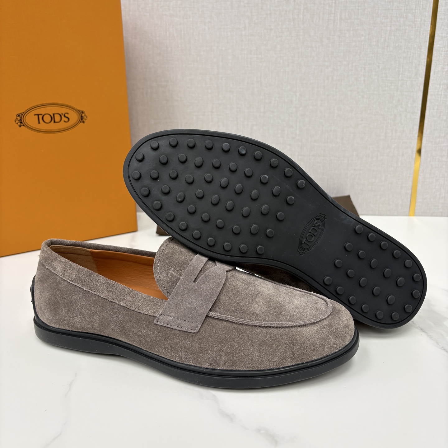 💋💍TOD*S 托德-斯 新品拉菲草（汤德森）OTV绒面皮革乐福鞋上🆕 官方 6,300 本款便鞋面料来