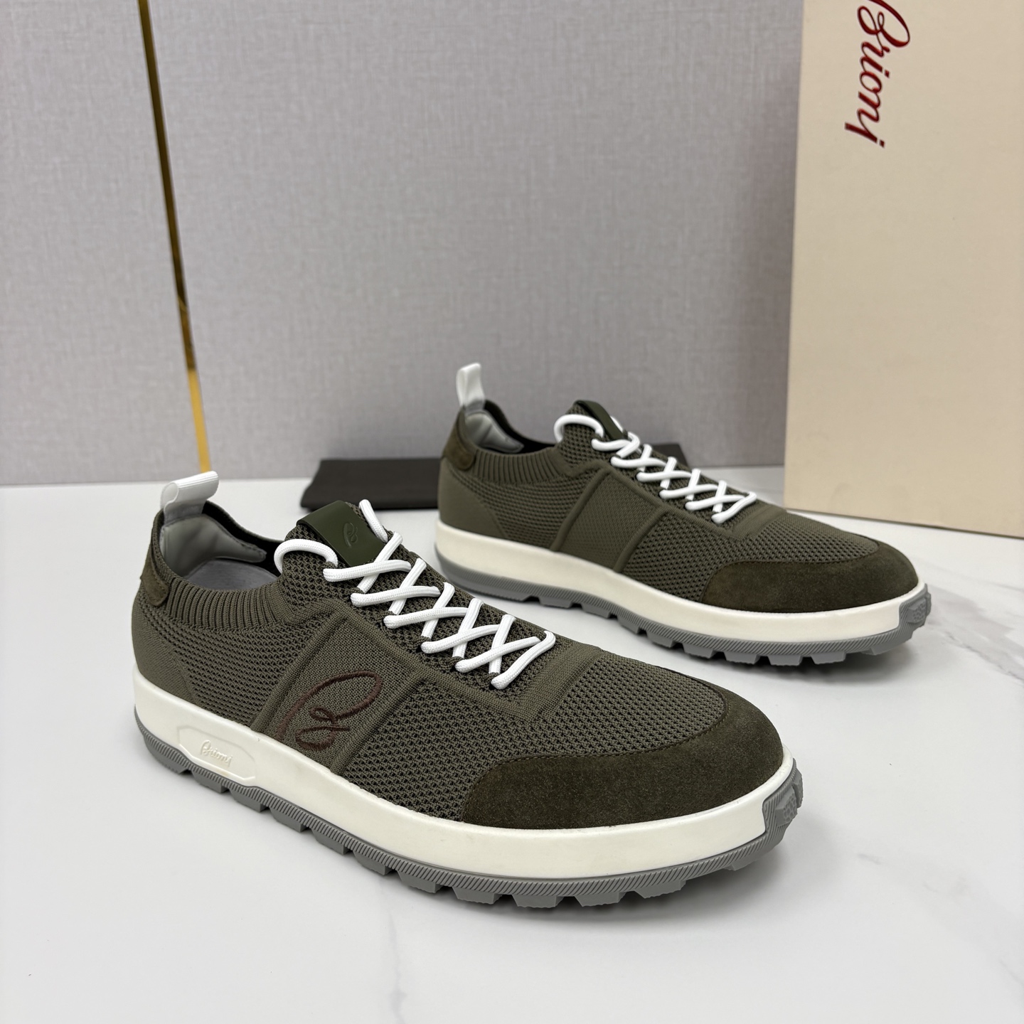 💋💍 Brion* （布里-奥尼） 男士新款轻奢休闲运动鞋 该品牌于1945年创立于意大利罗马的男装奢侈