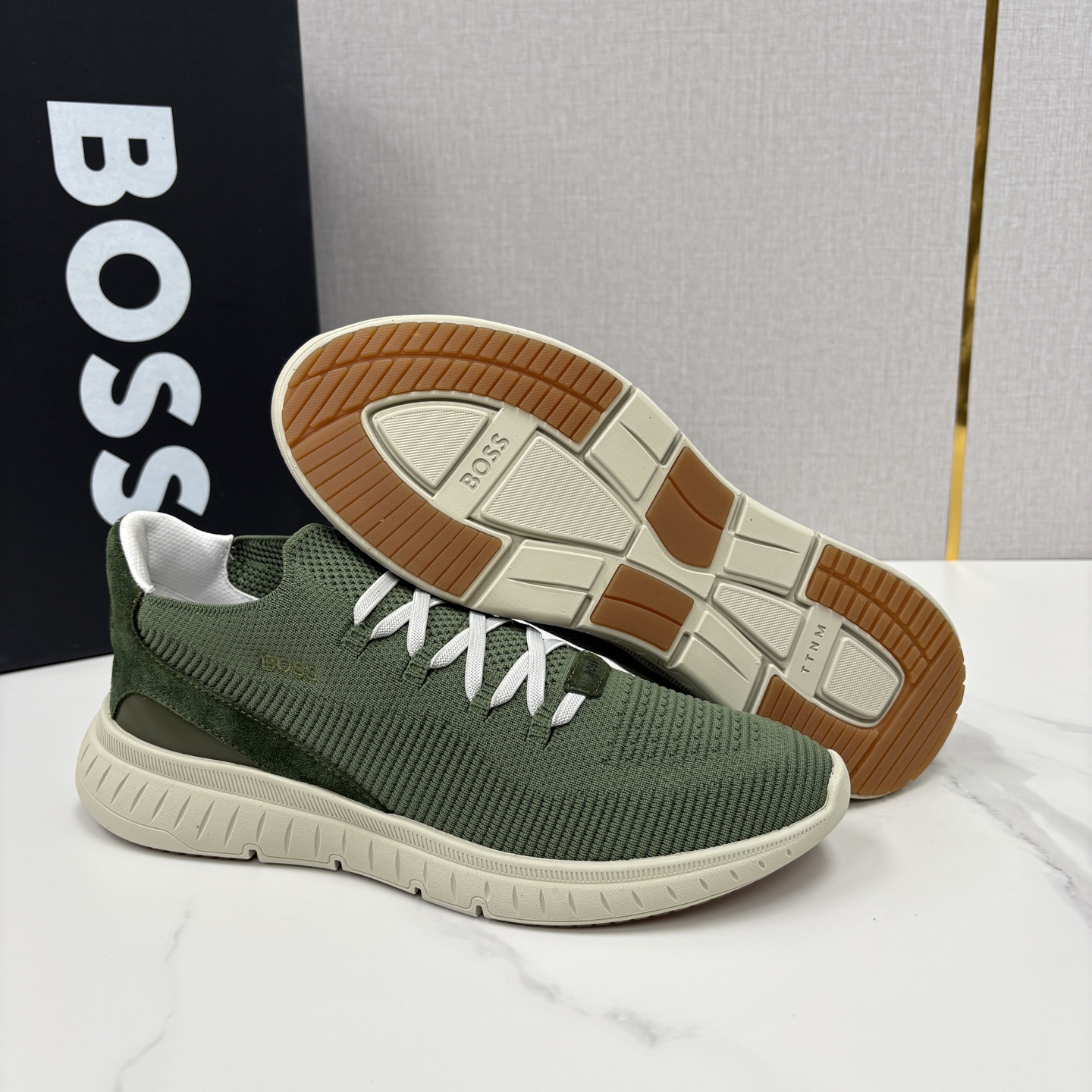 💋💍BOSS 男士新款 HUG*O BOSS 作为德国高端轻奢男装品牌，以极简设计、精湛工艺与都市质感著