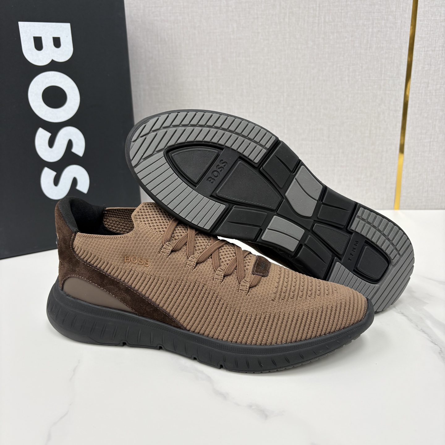 💋💍BOSS 男士新款 HUG*O BOSS 作为德国高端轻奢男装品牌，以极简设计、精湛工艺与都市质感著