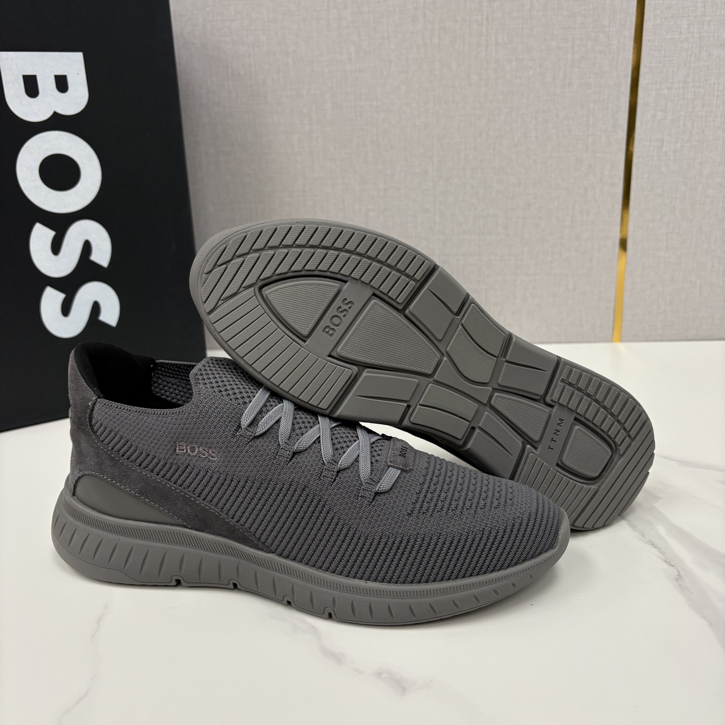 💋💍BOSS 男士新款 HUG*O BOSS 作为德国高端轻奢男装品牌，以极简设计、精湛工艺与都市质感著