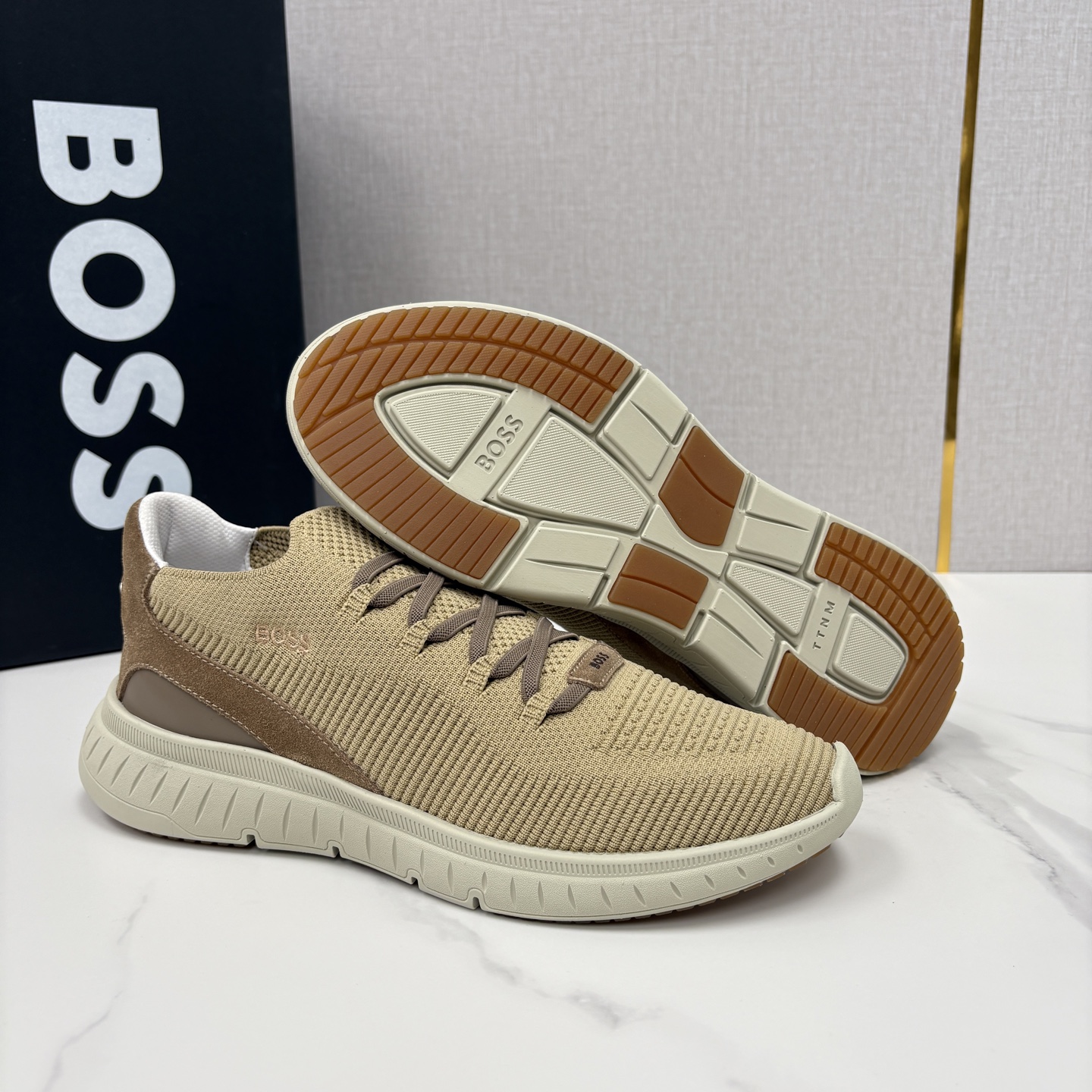 💋💍BOSS 男士新款 HUG*O BOSS 作为德国高端轻奢男装品牌，以极简设计、精湛工艺与都市质感著