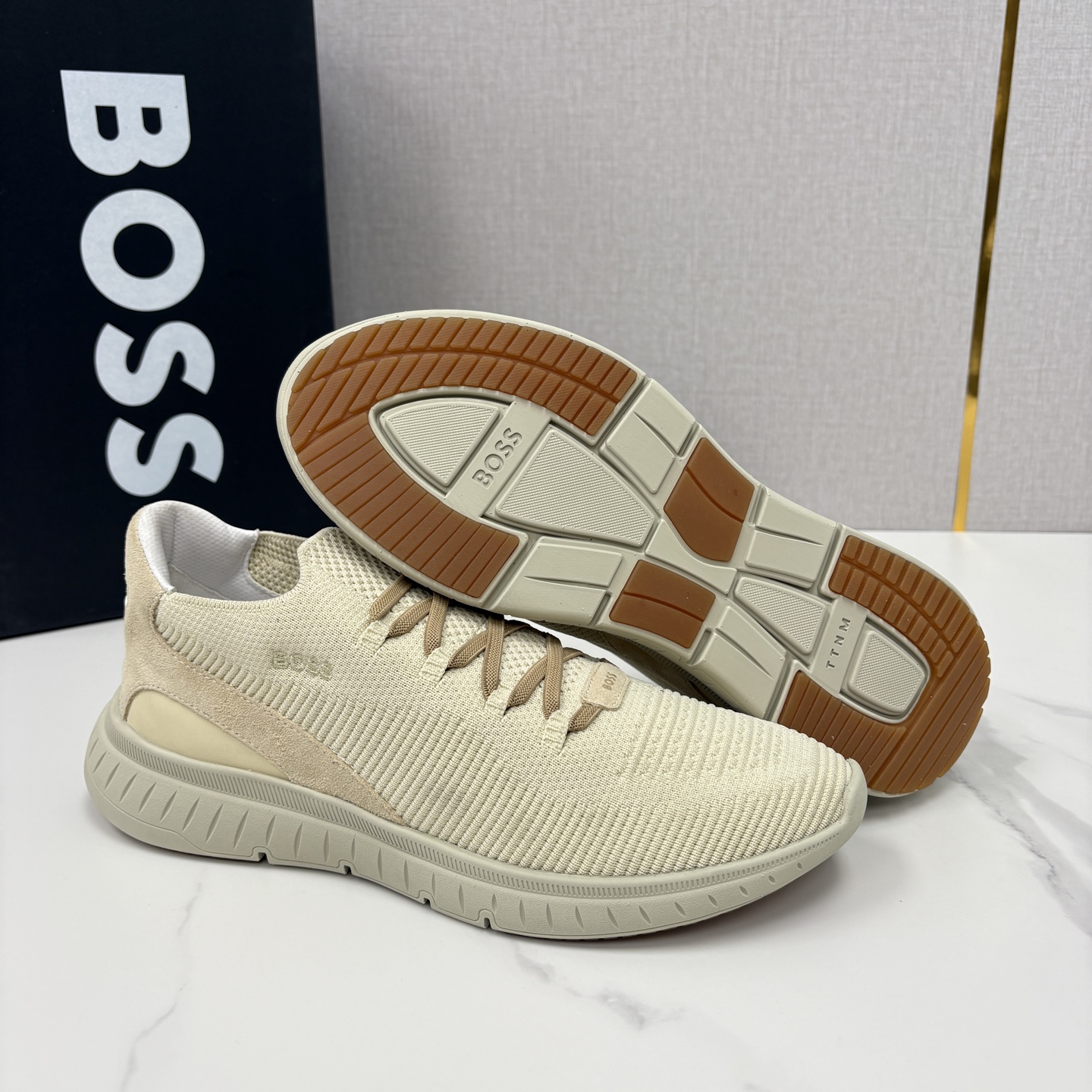 💋💍BOSS 男士新款 HUG*O BOSS 作为德国高端轻奢男装品牌，以极简设计、精湛工艺与都市质感著