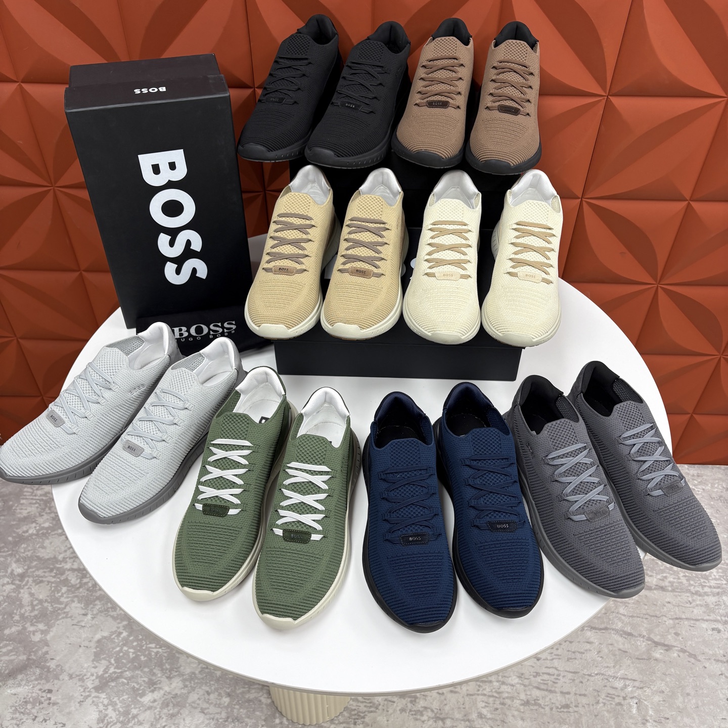 💋💍BOSS 男士新款 HUG*O BOSS 作为德国高端轻奢男装品牌，以极简设计、精湛工艺与都市质感著