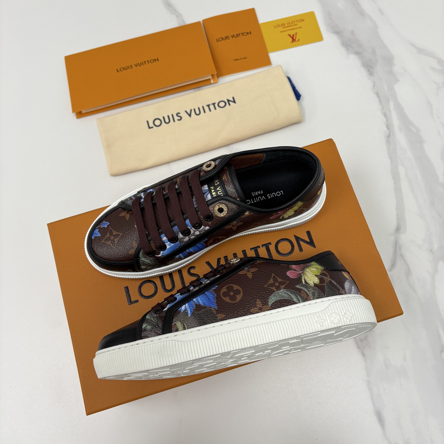 💋💍L家新品 情侣款👫 经典老花休闲板鞋运动鞋 以Monogram老花为品牌灵魂，将法式优雅与现代潮流完