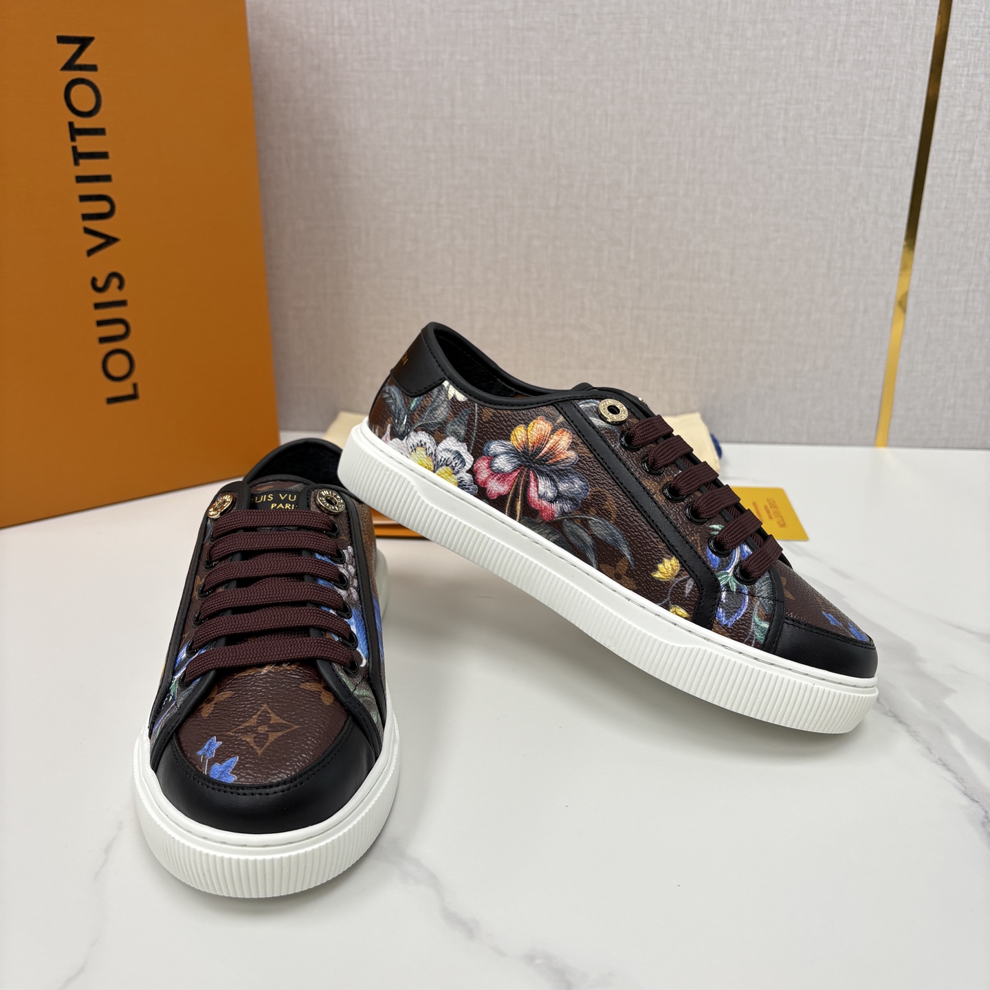 💋💍L家新品 情侣款👫 经典老花休闲板鞋运动鞋 以Monogram老花为品牌灵魂，将法式优雅与现代潮流完