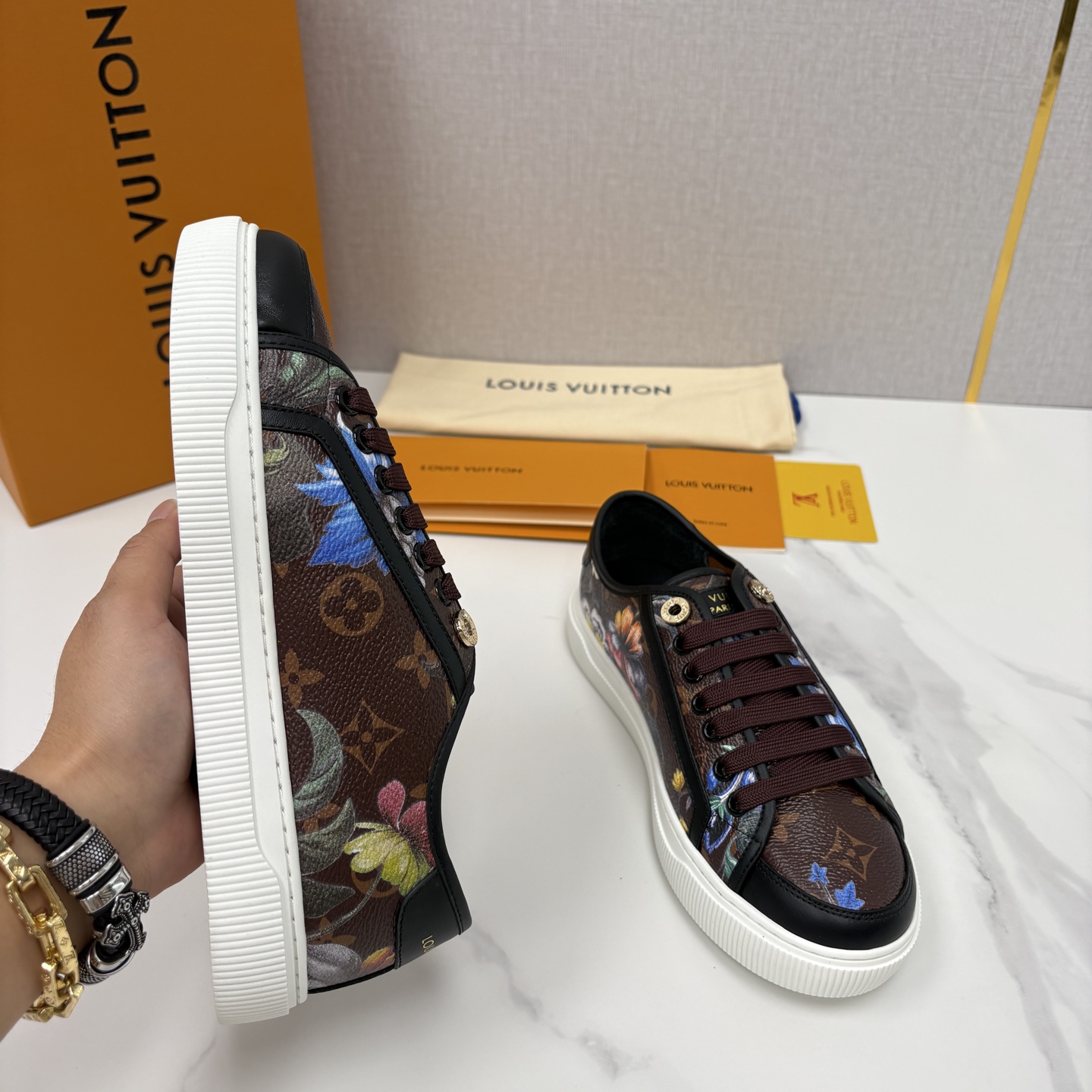 💋💍L家新品 情侣款👫 经典老花休闲板鞋运动鞋 以Monogram老花为品牌灵魂，将法式优雅与现代潮流完