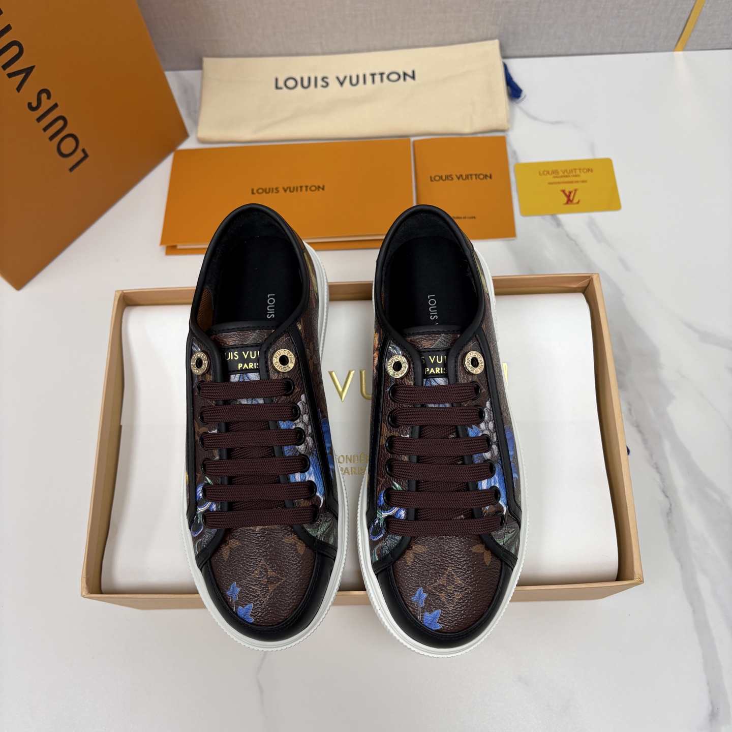 💋💍L家新品 情侣款👫 经典老花休闲板鞋运动鞋 以Monogram老花为品牌灵魂，将法式优雅与现代潮流完