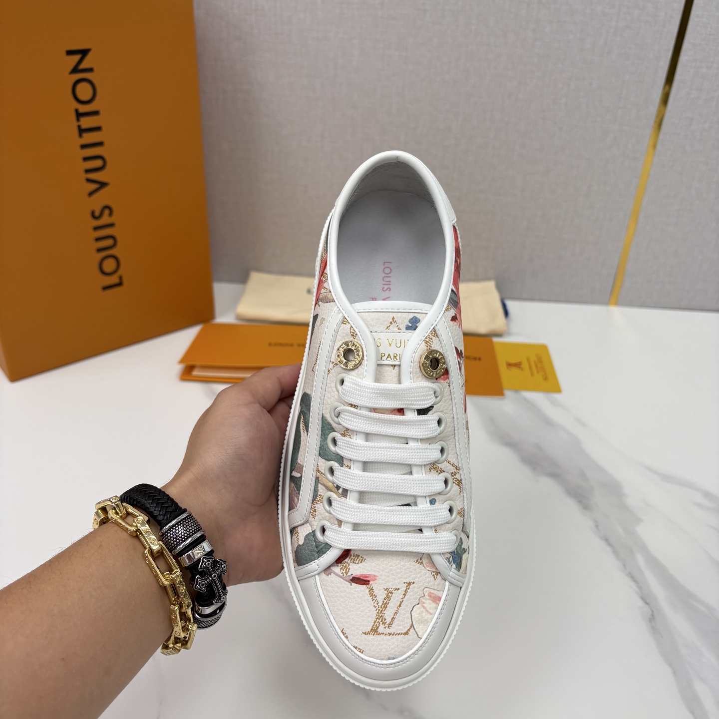 💋💍L家新品 情侣款👫 经典老花休闲板鞋运动鞋 以Monogram老花为品牌灵魂，将法式优雅与现代潮流完