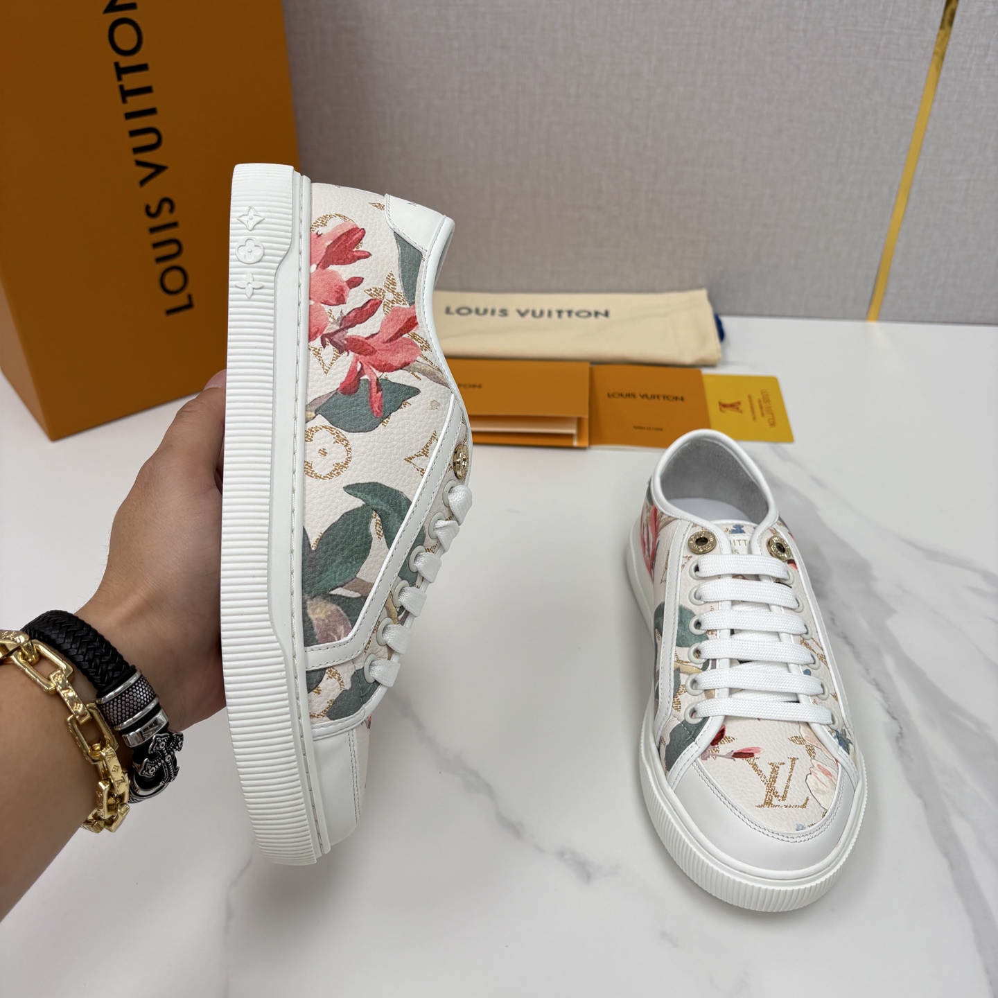 💋💍L家新品 情侣款👫 经典老花休闲板鞋运动鞋 以Monogram老花为品牌灵魂，将法式优雅与现代潮流完