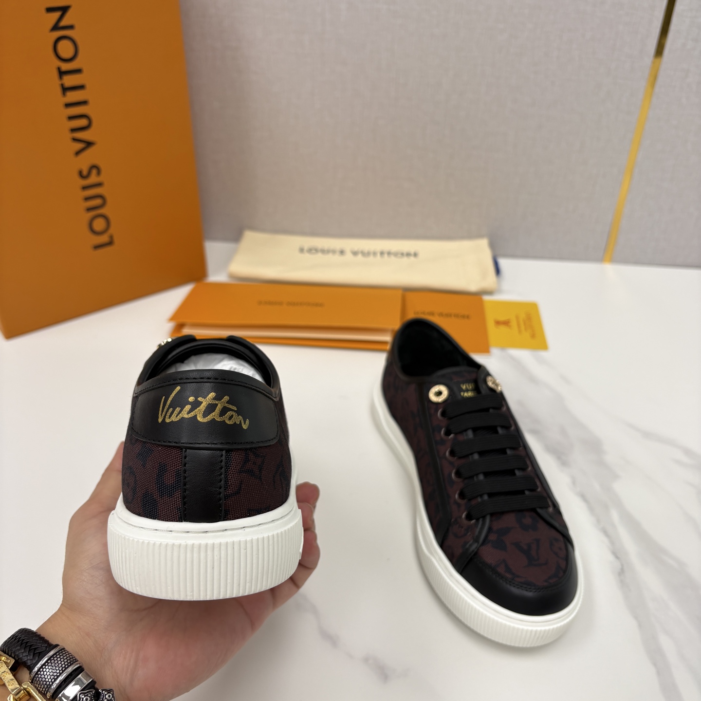 💋💍L家新品 情侣款👫 经典老花休闲板鞋运动鞋 以Monogram老花为品牌灵魂，将法式优雅与现代潮流完