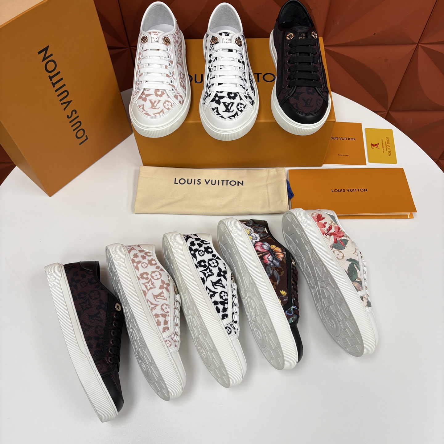 💋💍L家新品 情侣款👫 经典老花休闲板鞋运动鞋 以Monogram老花为品牌灵魂，将法式优雅与现代潮流完