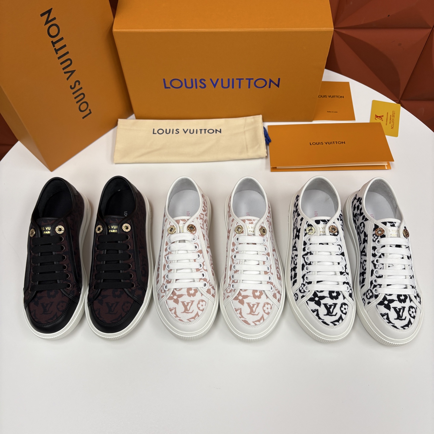 💋💍L家新品 情侣款👫 经典老花休闲板鞋运动鞋 以Monogram老花为品牌灵魂，将法式优雅与现代潮流完