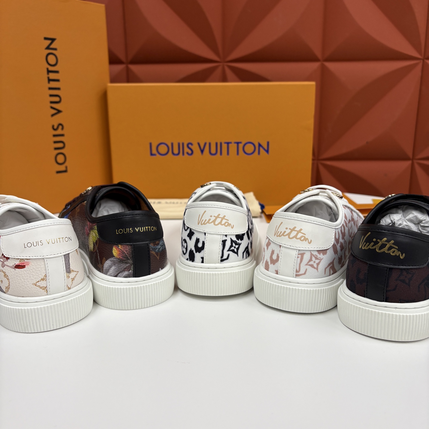 💋💍L家新品 情侣款👫 经典老花休闲板鞋运动鞋 以Monogram老花为品牌灵魂，将法式优雅与现代潮流完