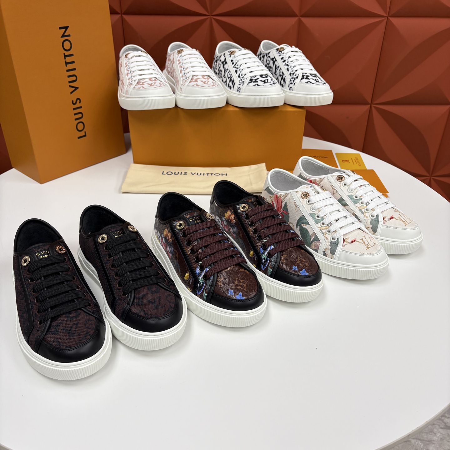 💋💍L家新品 情侣款👫 经典老花休闲板鞋运动鞋 以Monogram老花为品牌灵魂，将法式优雅与现代潮流完