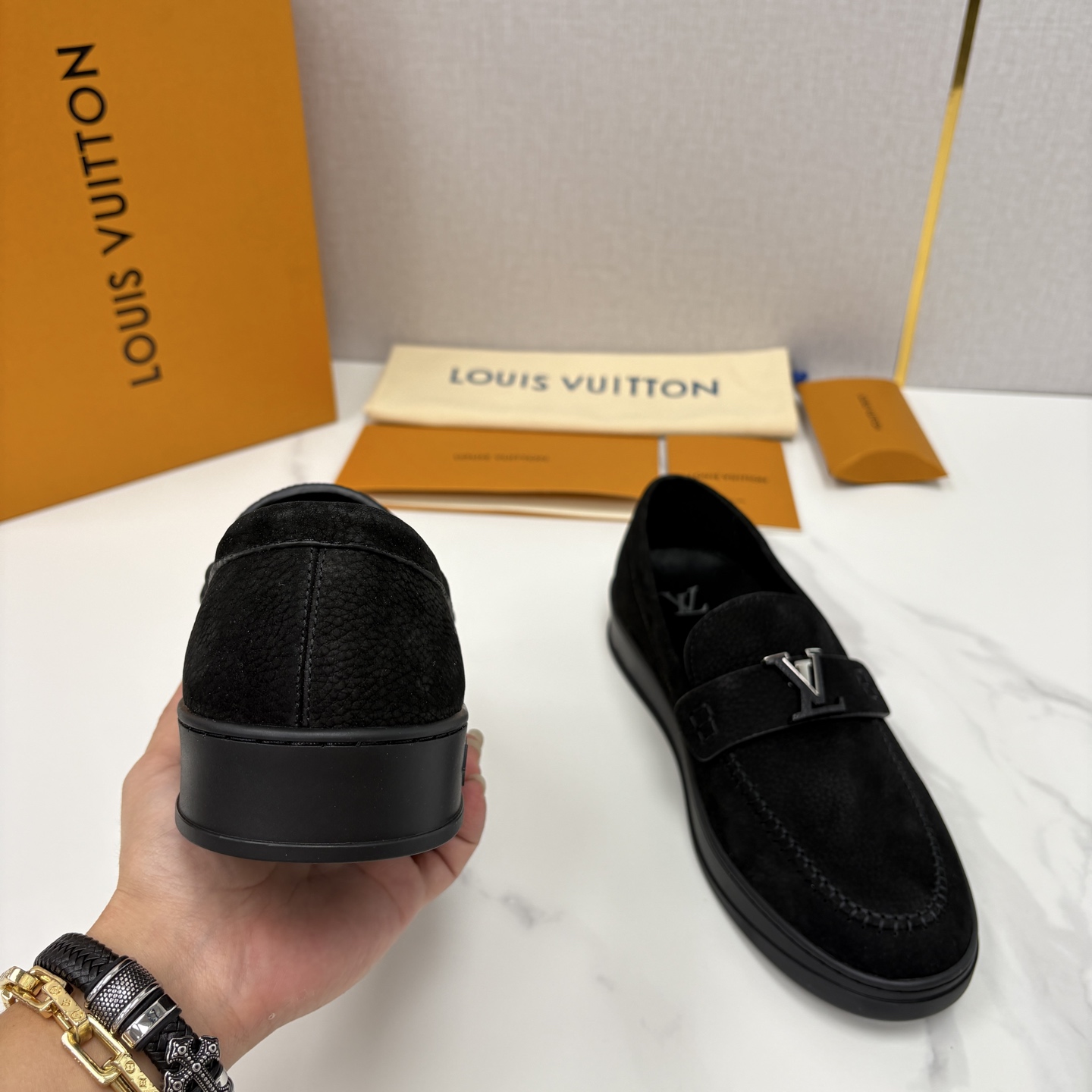 💋💍L 家新品 LOU*S VUITTO* 新品男士休闲乐福鞋 甄选进口头层牛皮/反绒牛皮制成 。 鞋身