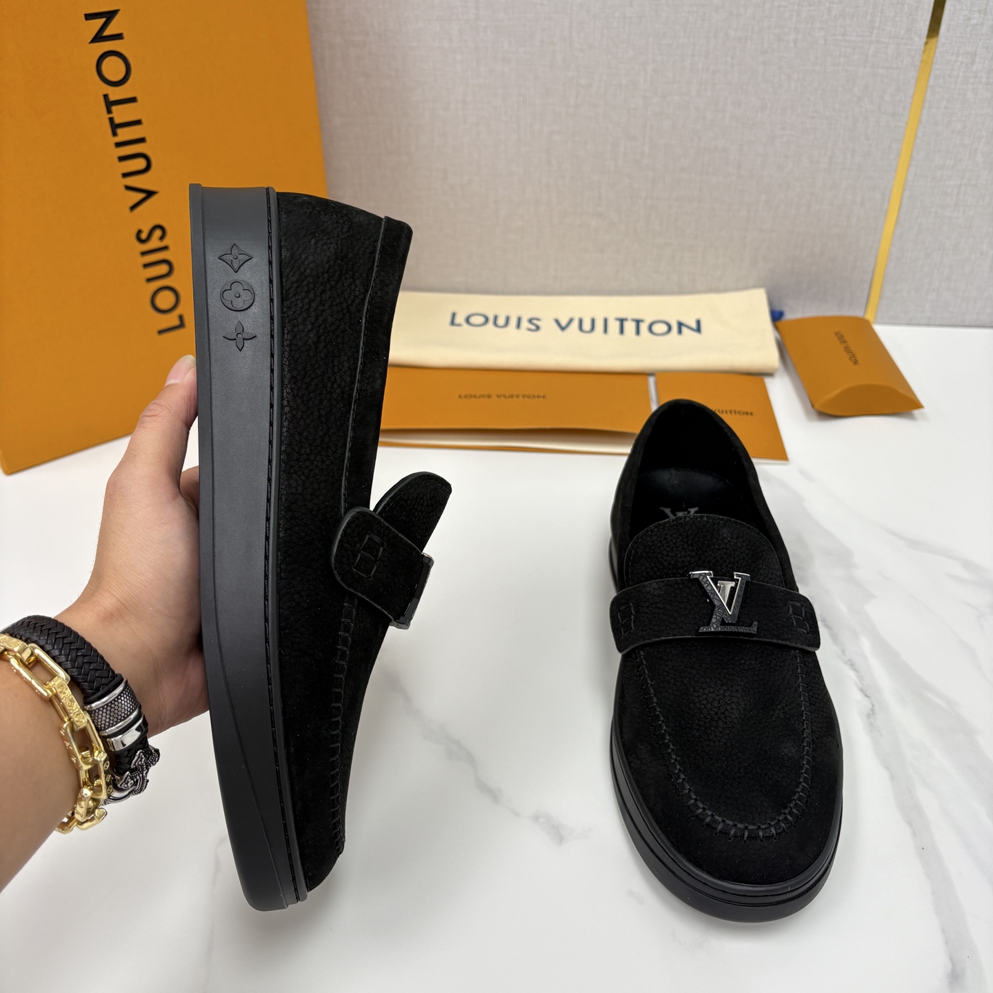 💋💍L 家新品 LOU*S VUITTO* 新品男士休闲乐福鞋 甄选进口头层牛皮/反绒牛皮制成 。 鞋身