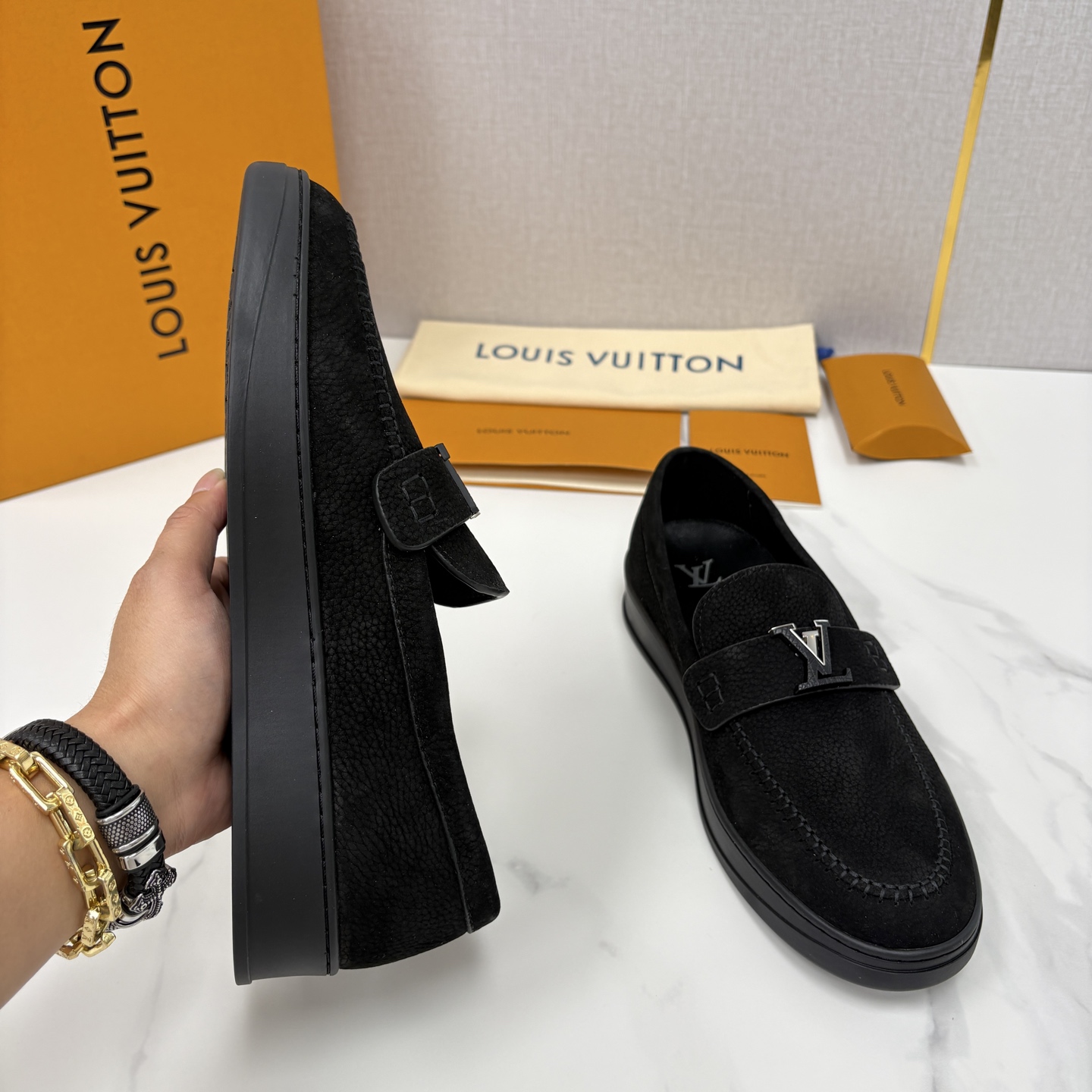 💋💍L 家新品 LOU*S VUITTO* 新品男士休闲乐福鞋 甄选进口头层牛皮/反绒牛皮制成 。 鞋身