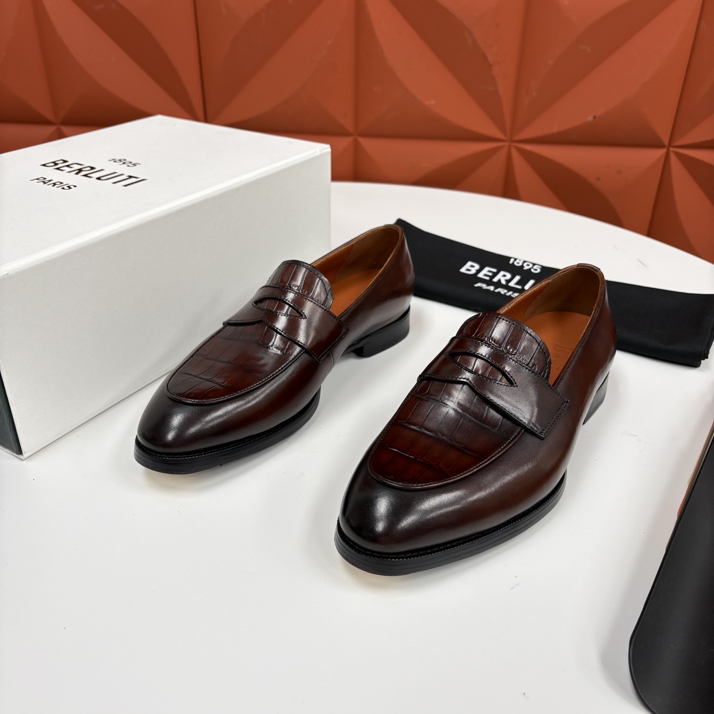 💋💍BERLUT* 布鲁提 新品男士乐福鞋皮鞋 Berlut*的一款标志性鞋履 意大利进口牛皮拼接鳄鱼纹