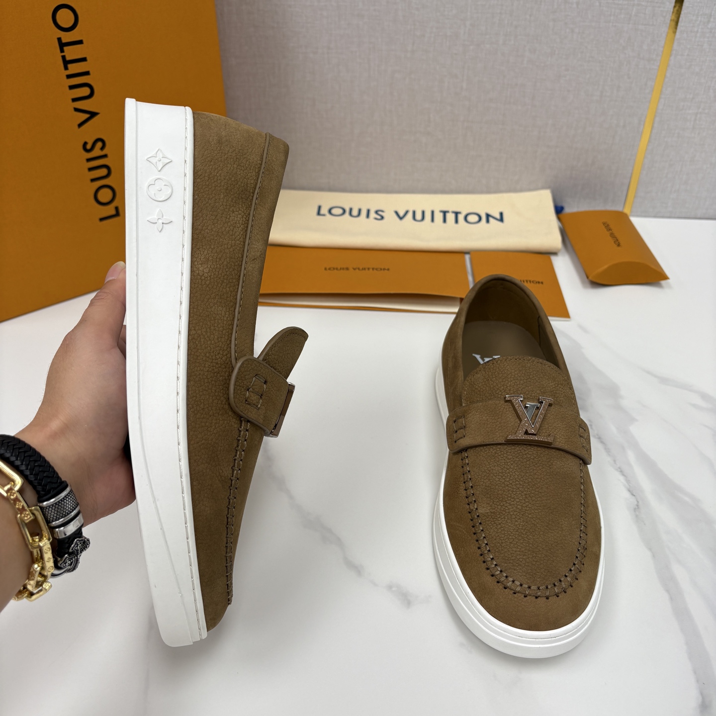 💋💍L 家新品 LOU*S VUITTO* 新品男士休闲乐福鞋 甄选进口头层牛皮/反绒牛皮制成 。 鞋身