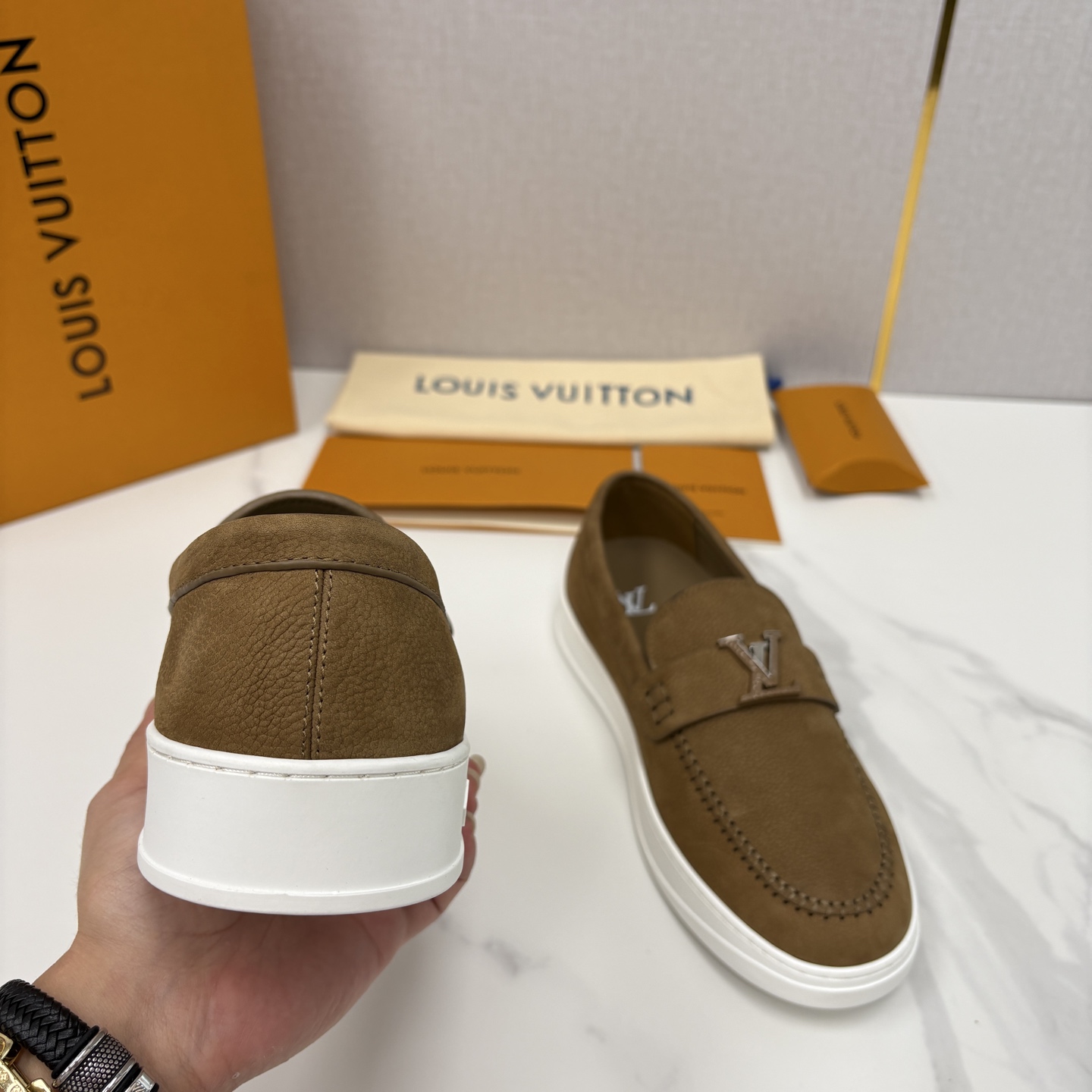 💋💍L 家新品 LOU*S VUITTO* 新品男士休闲乐福鞋 甄选进口头层牛皮/反绒牛皮制成 。 鞋身