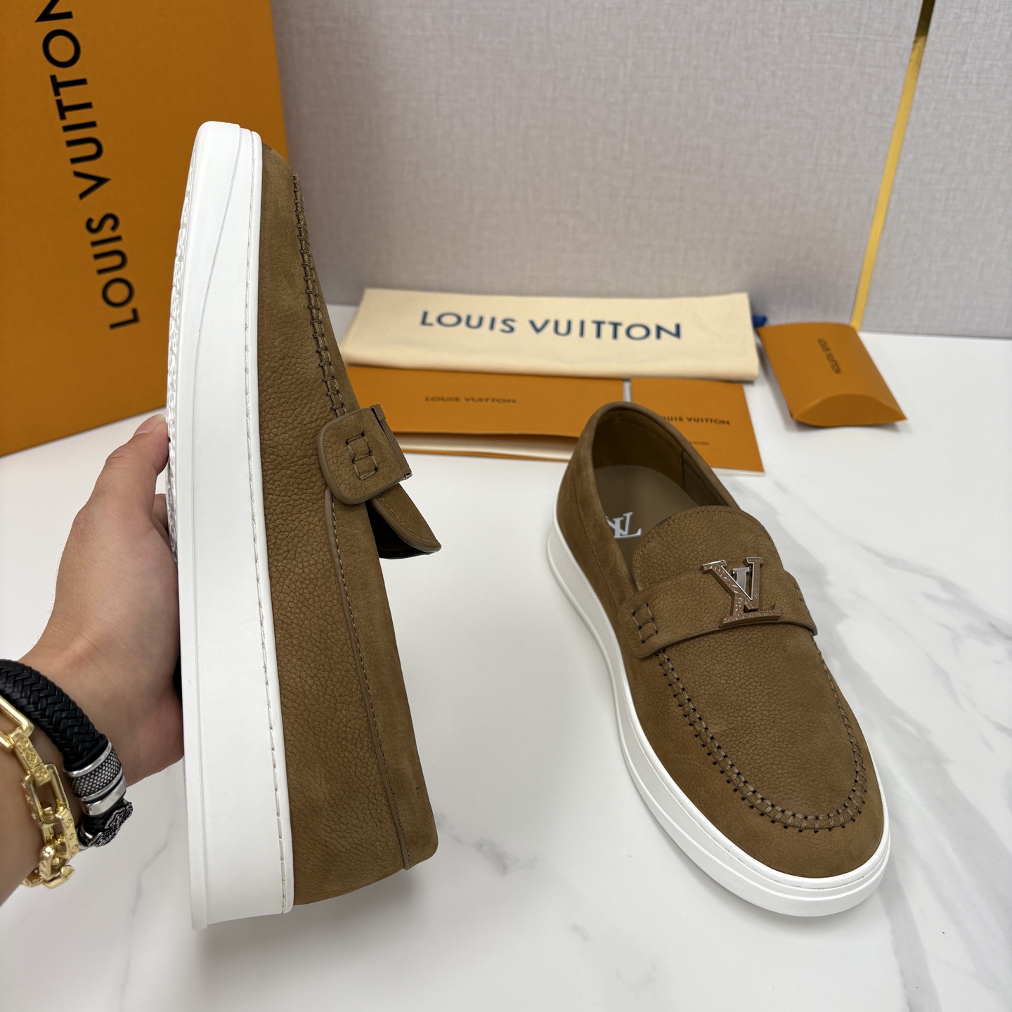 💋💍L 家新品 LOU*S VUITTO* 新品男士休闲乐福鞋 甄选进口头层牛皮/反绒牛皮制成 。 鞋身