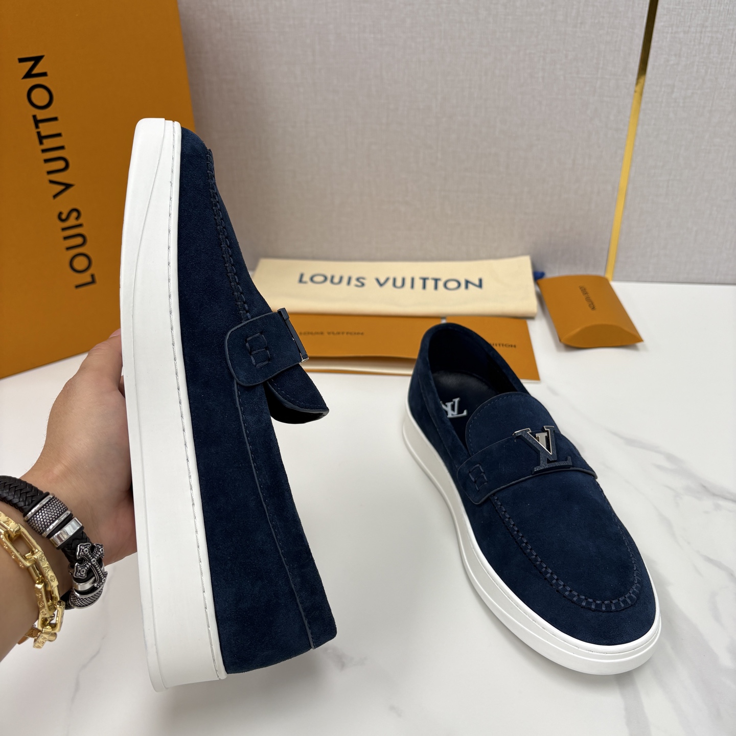 💋💍L 家新品 LOU*S VUITTO* 新品男士休闲乐福鞋 甄选进口头层牛皮/反绒牛皮制成 。 鞋身