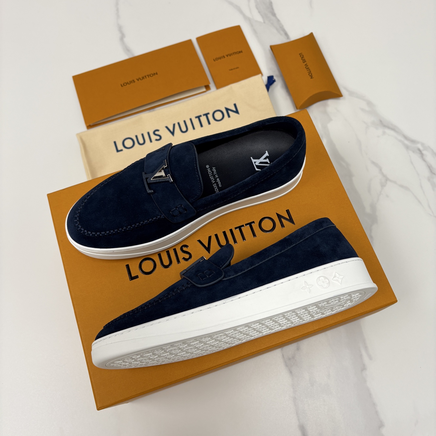 💋💍L 家新品 LOU*S VUITTO* 新品男士休闲乐福鞋 甄选进口头层牛皮/反绒牛皮制成 。 鞋身