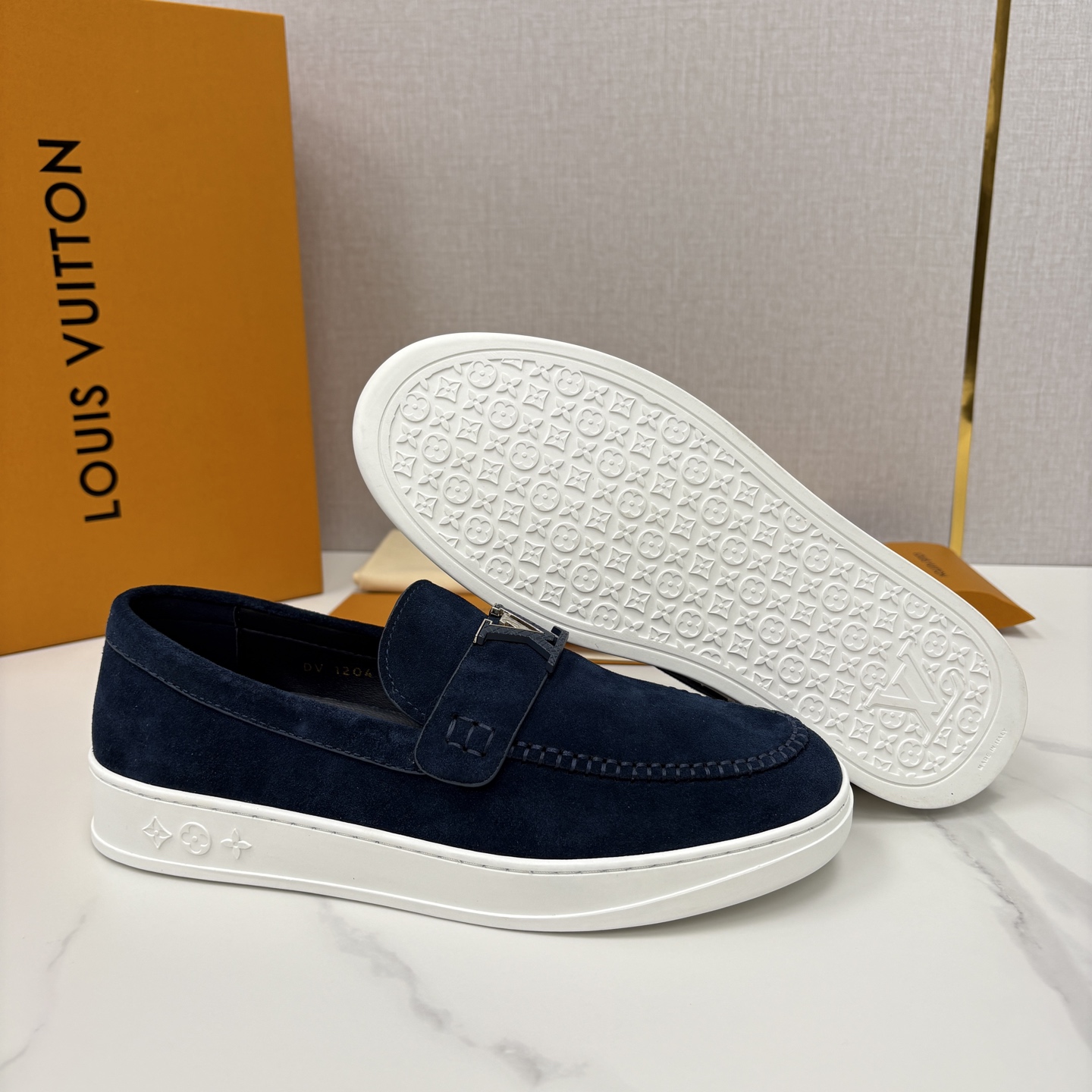 💋💍L 家新品 LOU*S VUITTO* 新品男士休闲乐福鞋 甄选进口头层牛皮/反绒牛皮制成 。 鞋身