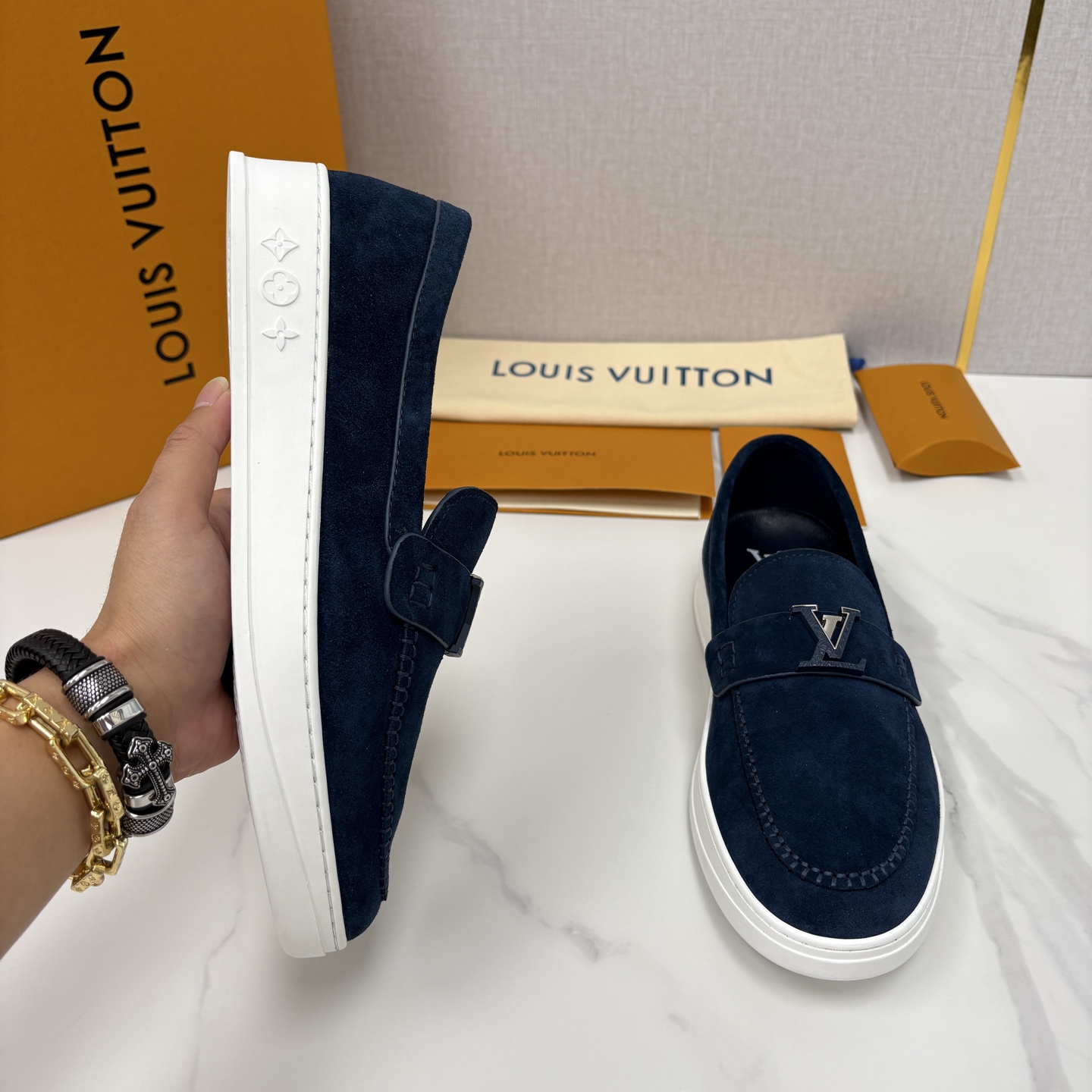 💋💍L 家新品 LOU*S VUITTO* 新品男士休闲乐福鞋 甄选进口头层牛皮/反绒牛皮制成 。 鞋身