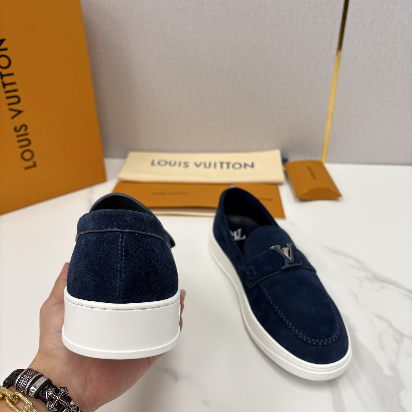 💋💍L 家新品 LOU*S VUITTO* 新品男士休闲乐福鞋 甄选进口头层牛皮/反绒牛皮制成 。 鞋身