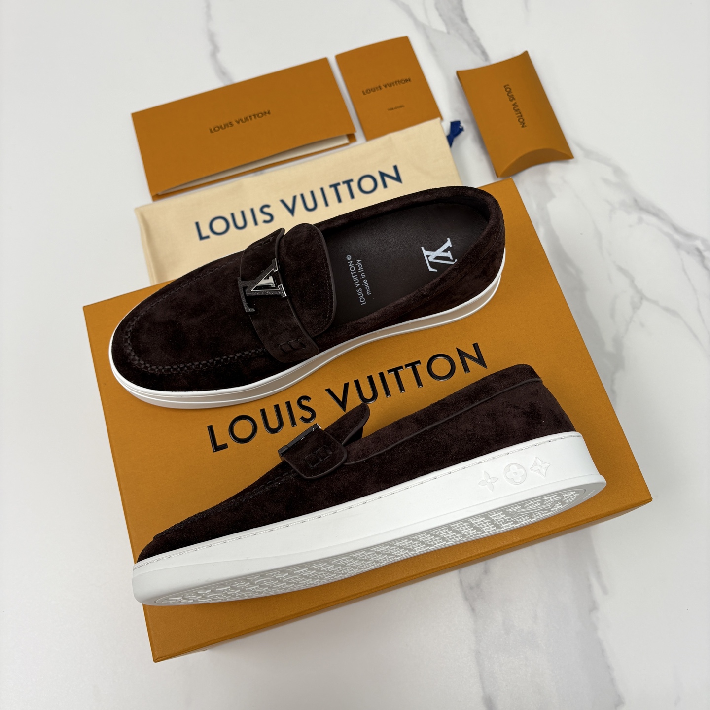 💋💍L 家新品 LOU*S VUITTO* 新品男士休闲乐福鞋 甄选进口头层牛皮/反绒牛皮制成 。 鞋身