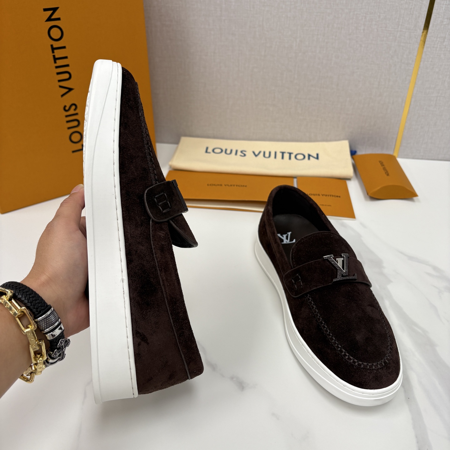 💋💍L 家新品 LOU*S VUITTO* 新品男士休闲乐福鞋 甄选进口头层牛皮/反绒牛皮制成 。 鞋身