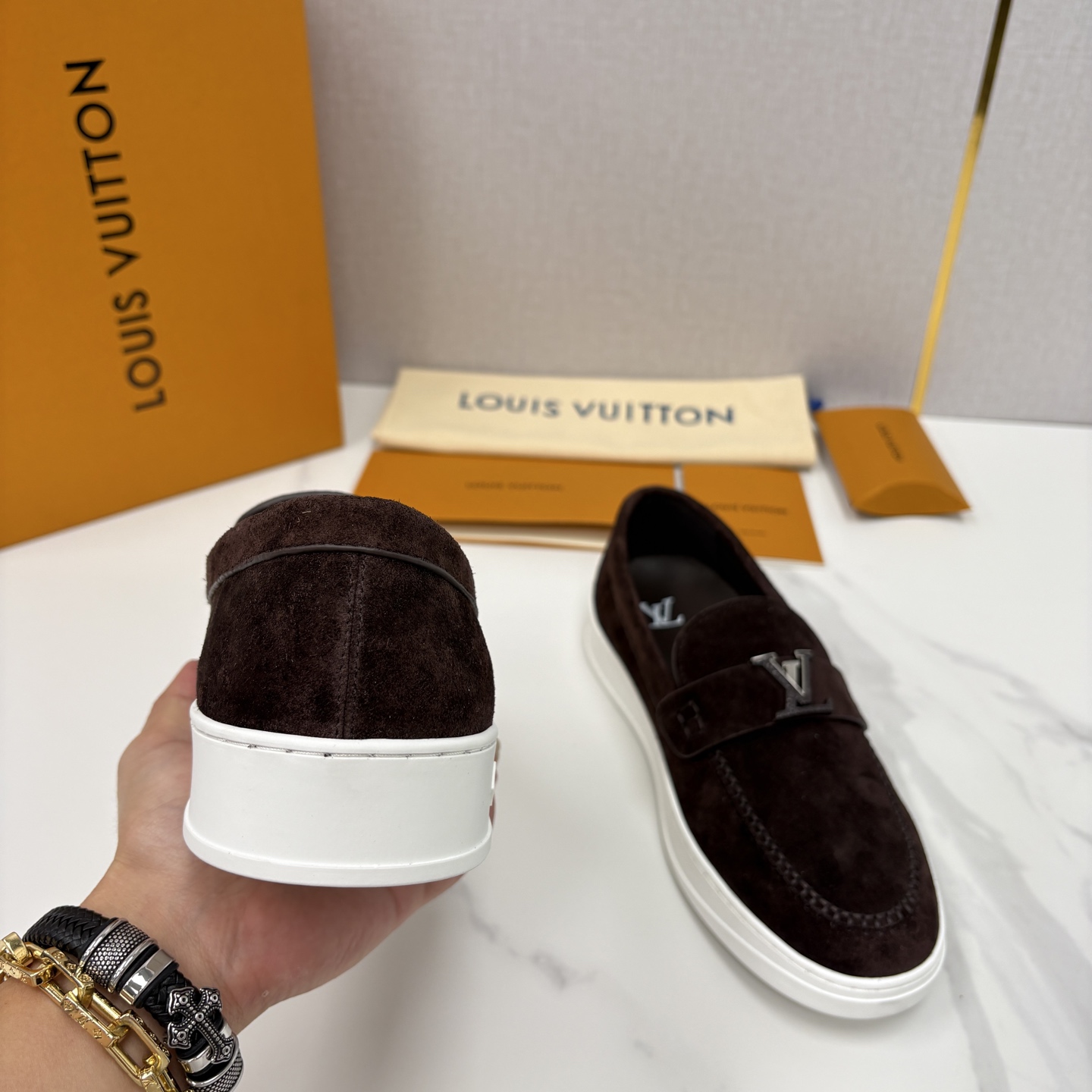 💋💍L 家新品 LOU*S VUITTO* 新品男士休闲乐福鞋 甄选进口头层牛皮/反绒牛皮制成 。 鞋身