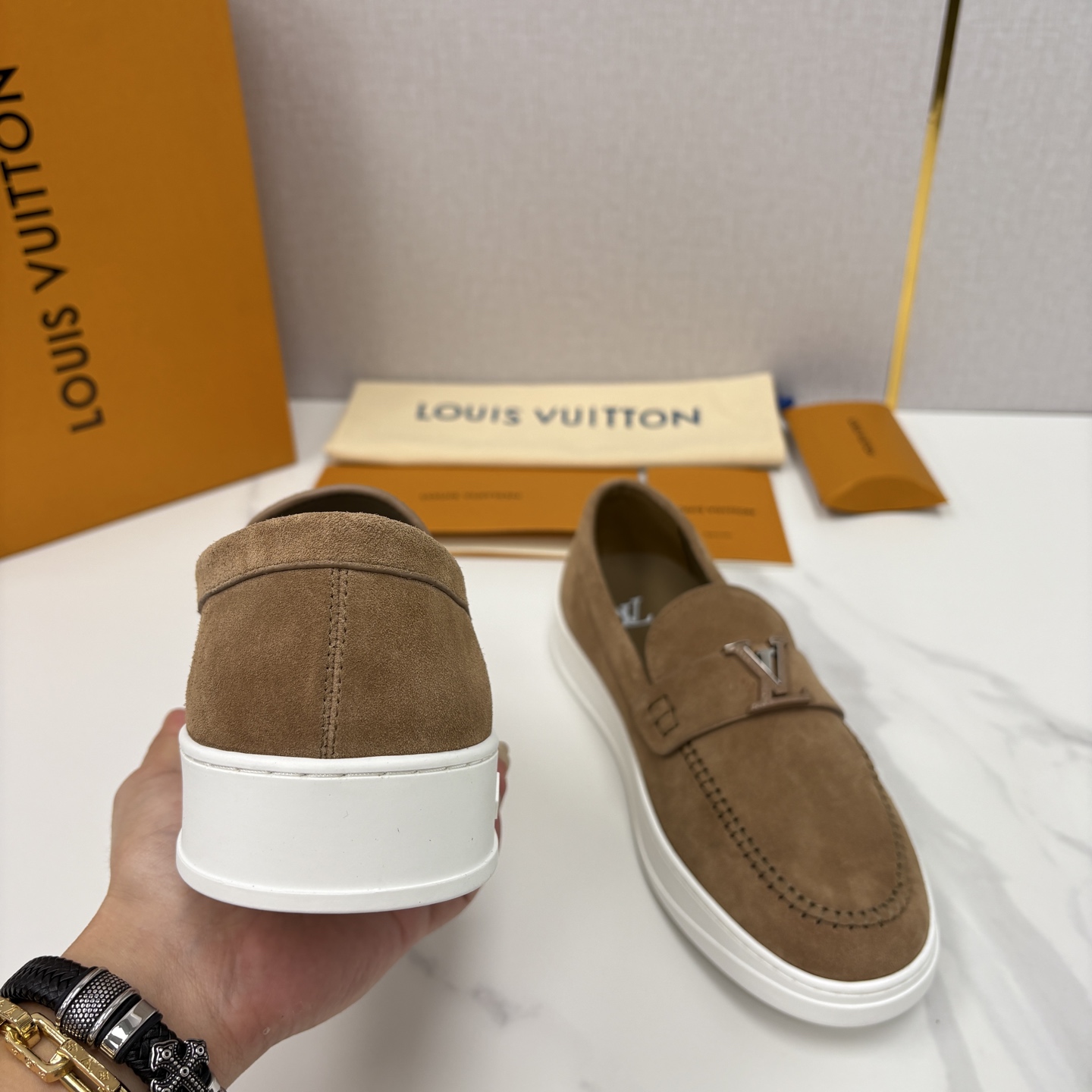 💋💍L 家新品 LOU*S VUITTO* 新品男士休闲乐福鞋 甄选进口头层牛皮/反绒牛皮制成 。 鞋身