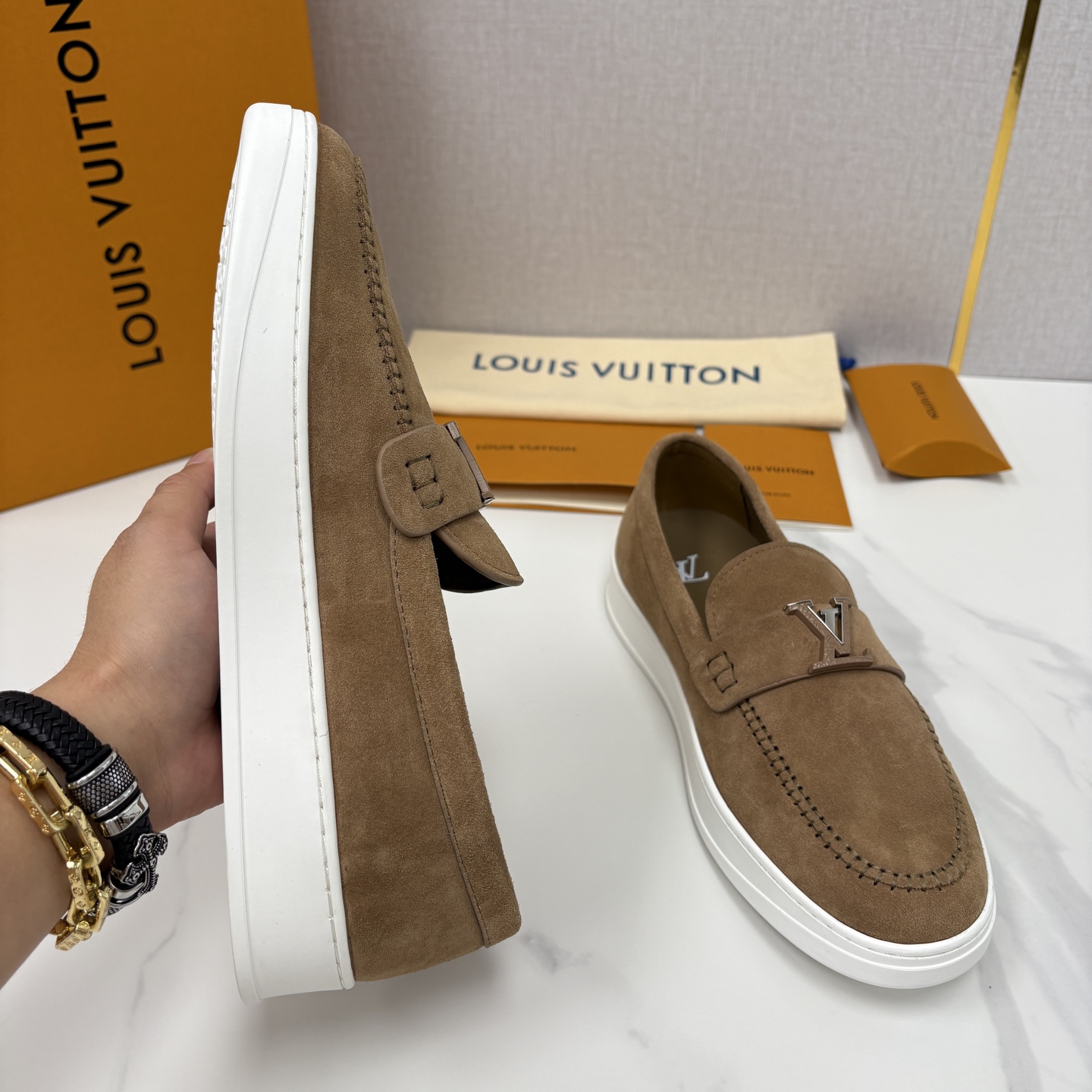 💋💍L 家新品 LOU*S VUITTO* 新品男士休闲乐福鞋 甄选进口头层牛皮/反绒牛皮制成 。 鞋身