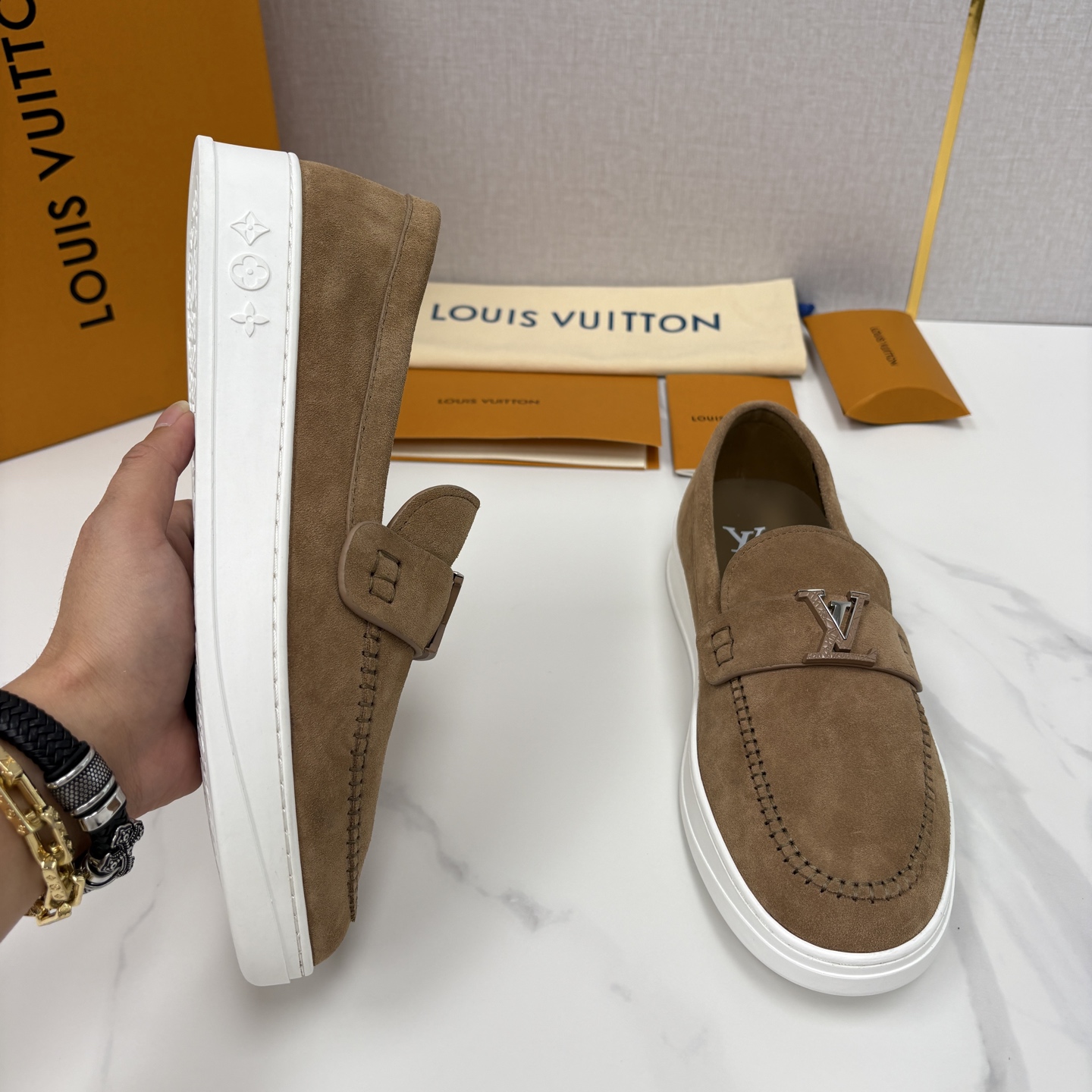 💋💍L 家新品 LOU*S VUITTO* 新品男士休闲乐福鞋 甄选进口头层牛皮/反绒牛皮制成 。 鞋身