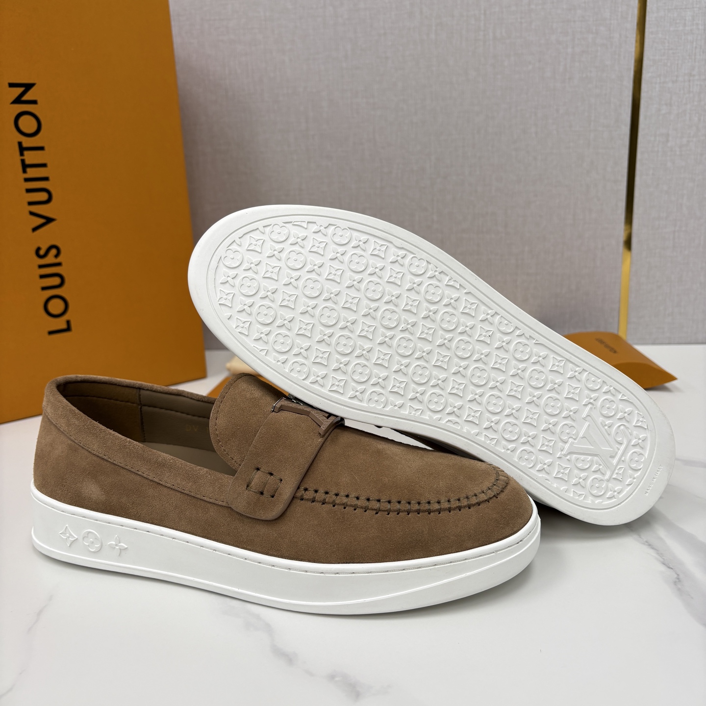 💋💍L 家新品 LOU*S VUITTO* 新品男士休闲乐福鞋 甄选进口头层牛皮/反绒牛皮制成 。 鞋身