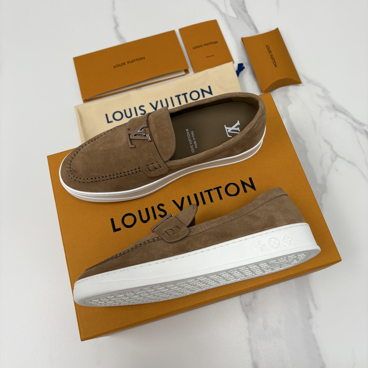 💋💍L 家新品 LOU*S VUITTO* 新品男士休闲乐福鞋 甄选进口头层牛皮/反绒牛皮制成 。 鞋身