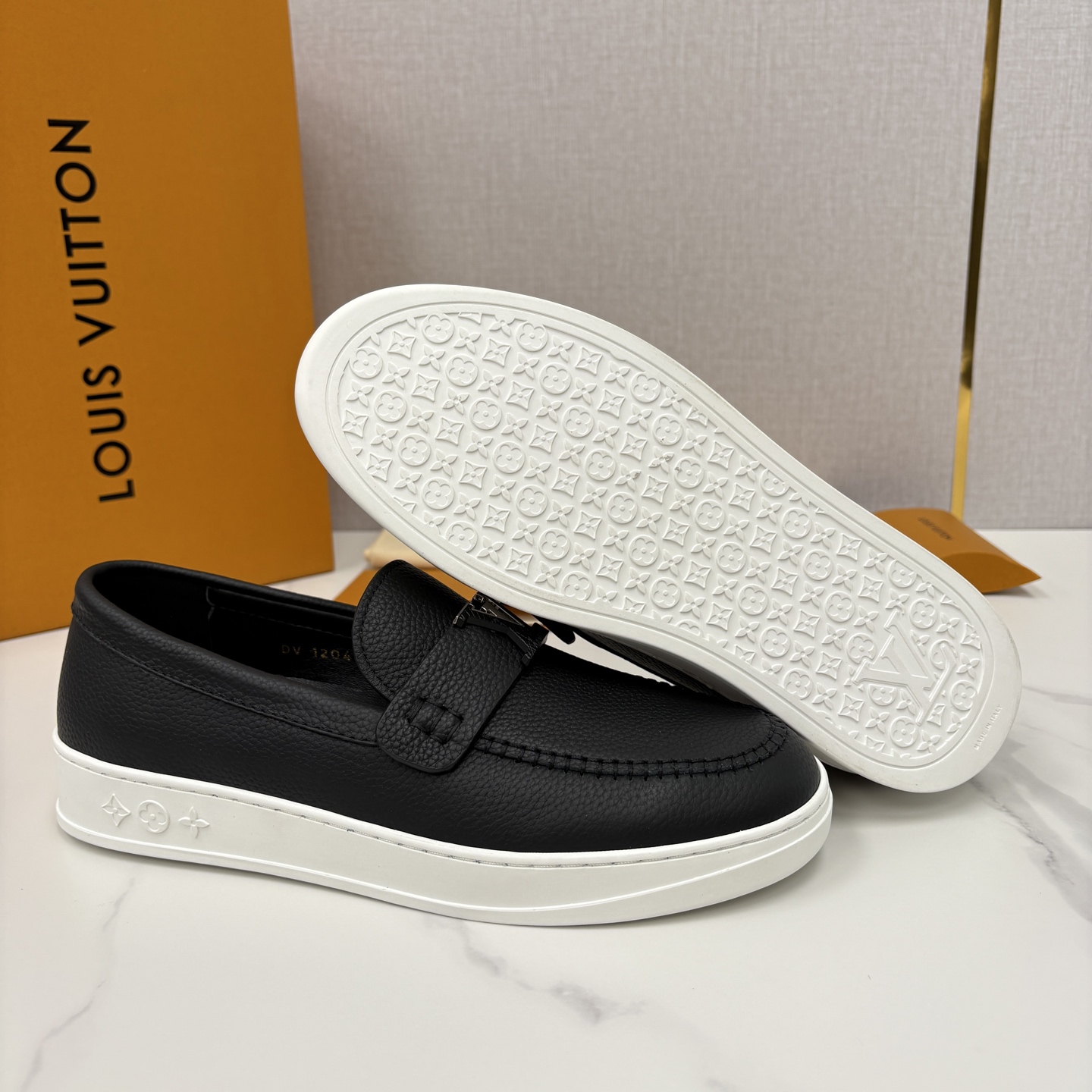 💋💍L 家新品 LOU*S VUITTO* 新品男士休闲乐福鞋 甄选进口头层牛皮/反绒牛皮制成 。 鞋身