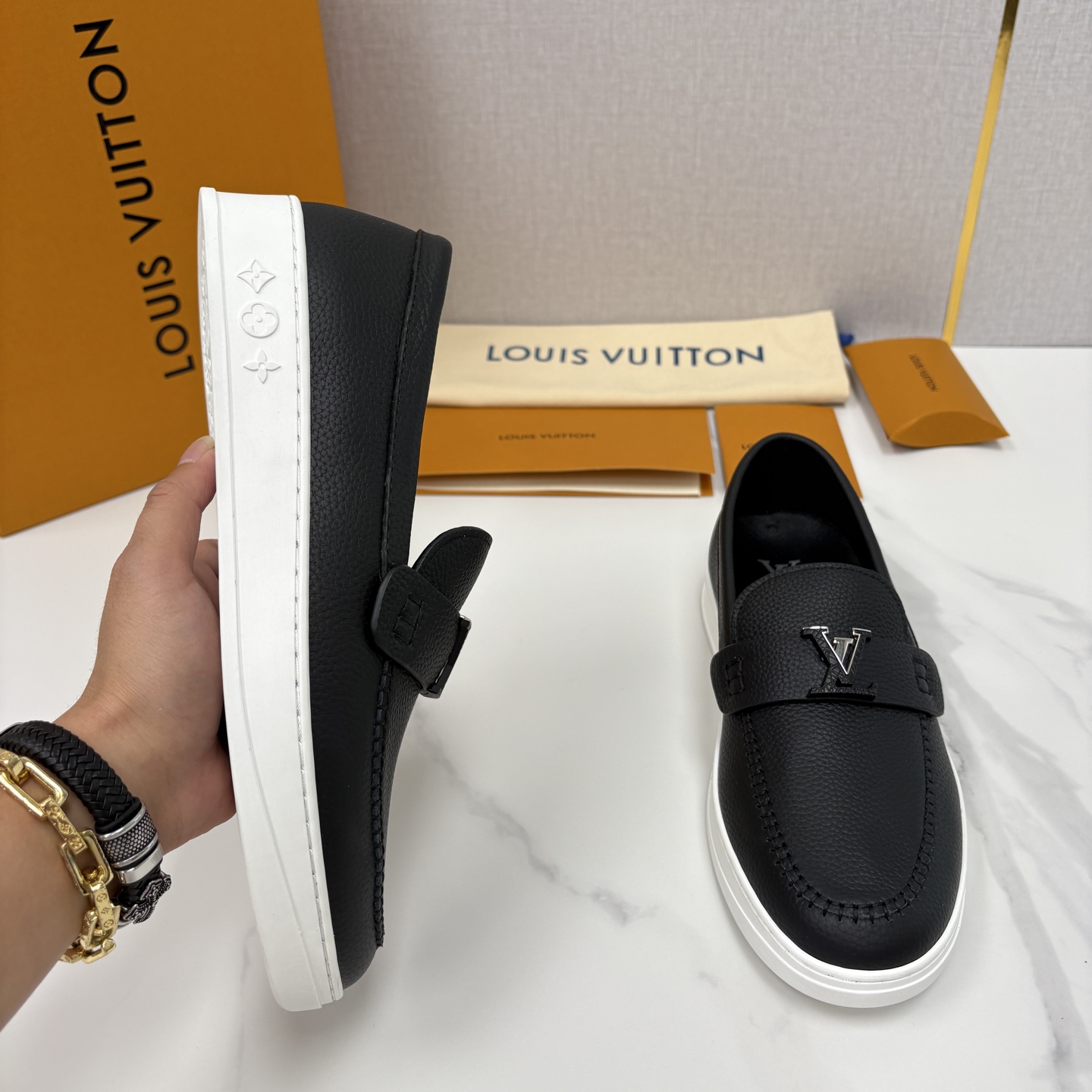 💋💍L 家新品 LOU*S VUITTO* 新品男士休闲乐福鞋 甄选进口头层牛皮/反绒牛皮制成 。 鞋身