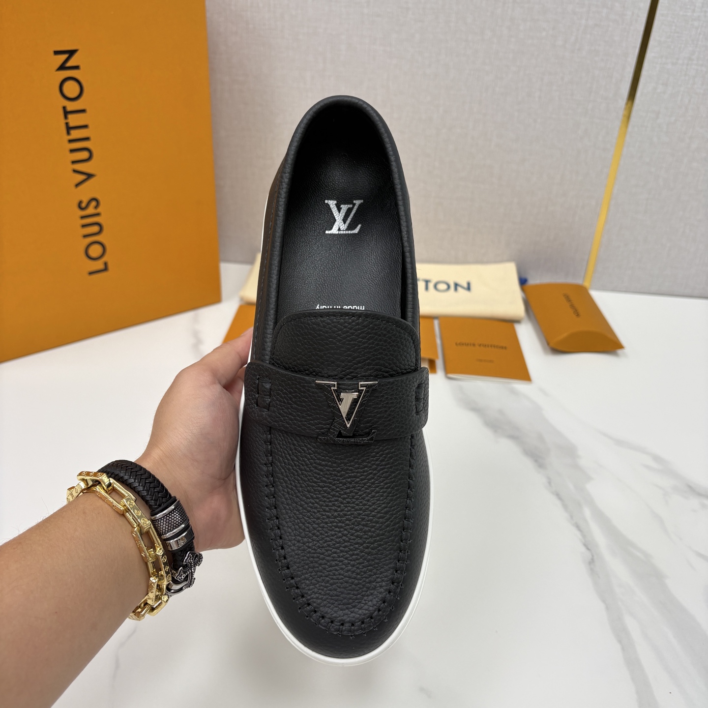 💋💍L 家新品 LOU*S VUITTO* 新品男士休闲乐福鞋 甄选进口头层牛皮/反绒牛皮制成 。 鞋身