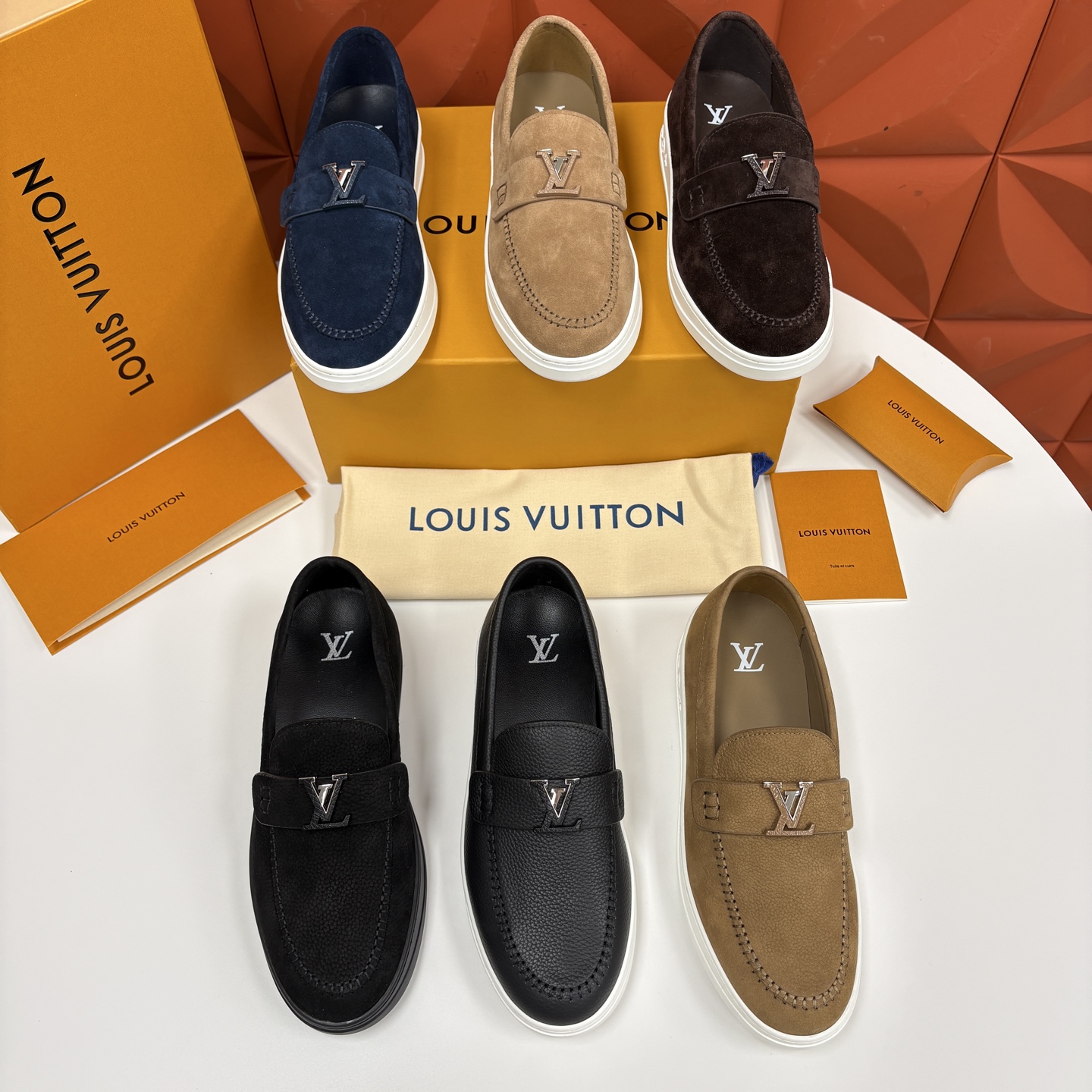 💋💍L 家新品 LOU*S VUITTO* 新品男士休闲乐福鞋 甄选进口头层牛皮/反绒牛皮制成 。 鞋身