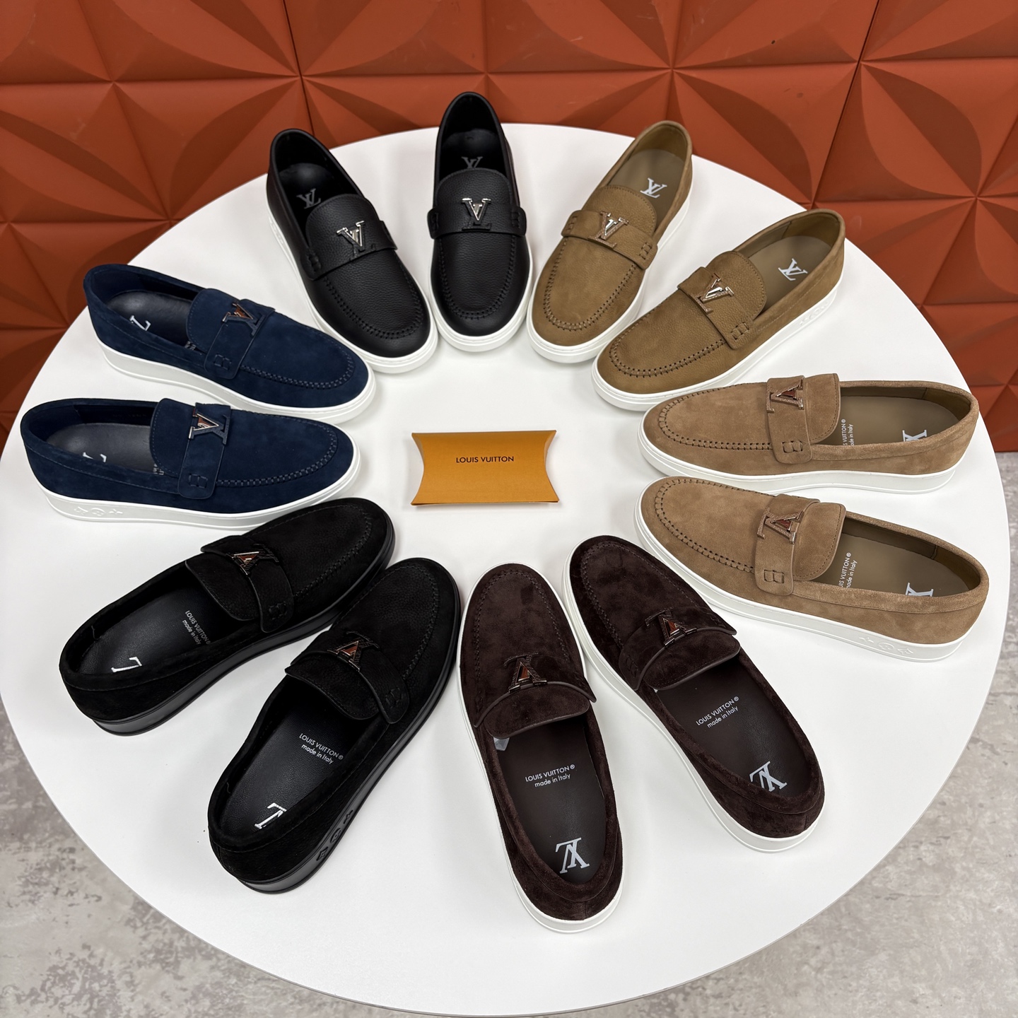 💋💍L 家新品 LOU*S VUITTO* 新品男士休闲乐福鞋 甄选进口头层牛皮/反绒牛皮制成 。 鞋身