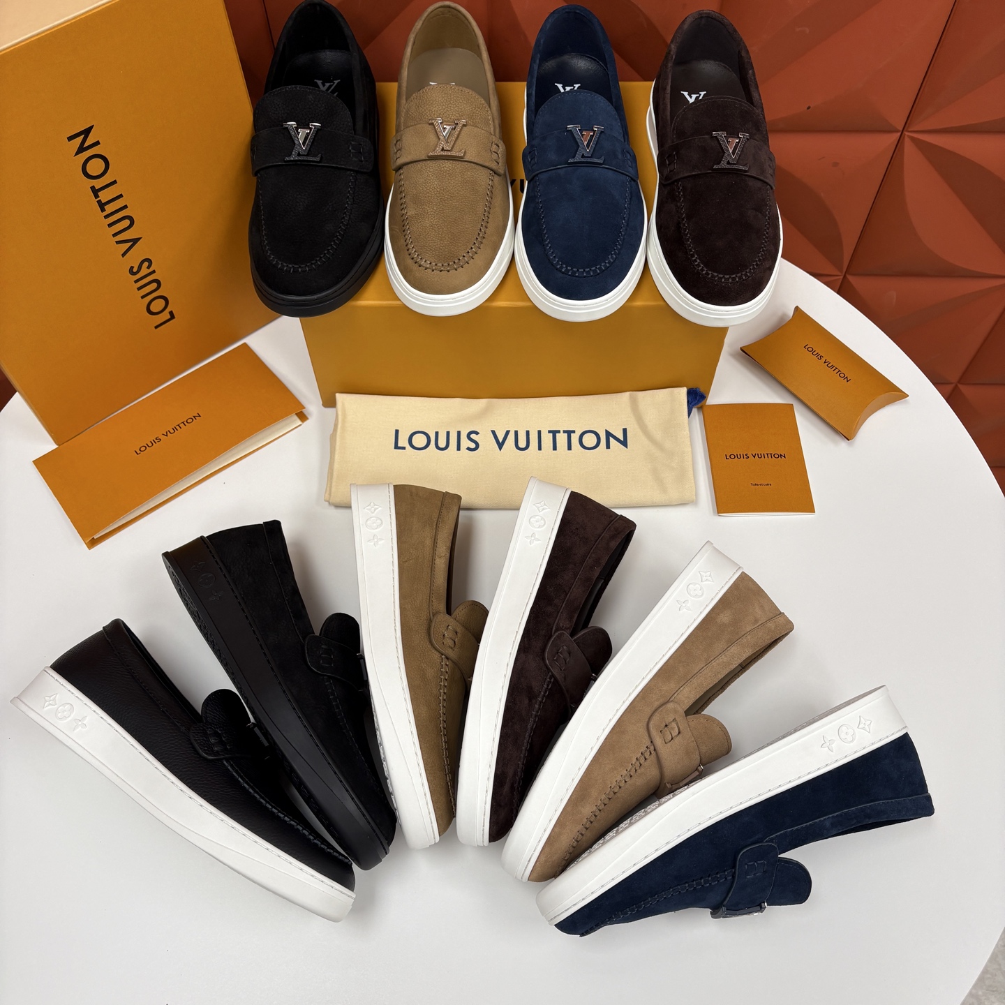 💋💍L 家新品 LOU*S VUITTO* 新品男士休闲乐福鞋 甄选进口头层牛皮/反绒牛皮制成 。 鞋身