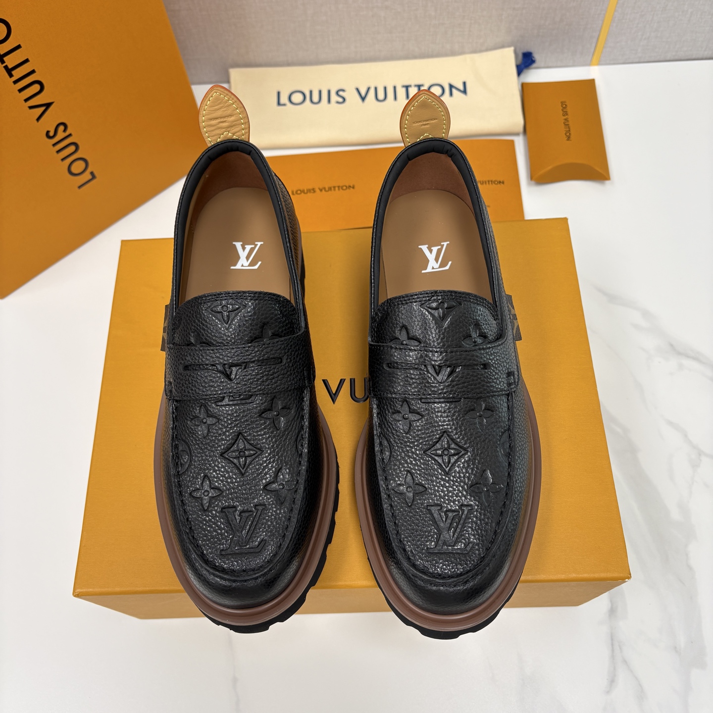 💋💍L家新品 LOUI* 路易*威登 厚底乐福鞋 经典与潮流的双重演绎 以顶级工艺重塑男士鞋履美学，既保