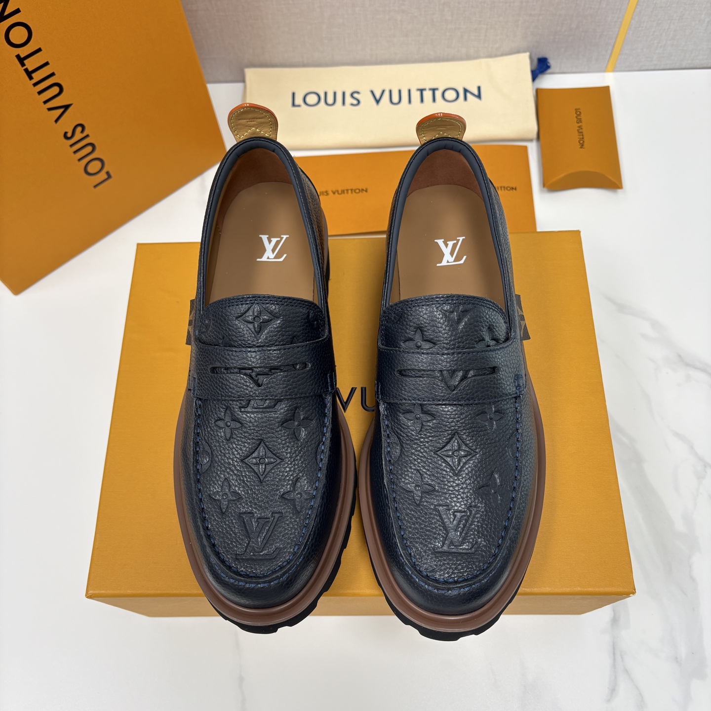 💋💍L家新品 LOUI* 路易*威登 厚底乐福鞋 经典与潮流的双重演绎 以顶级工艺重塑男士鞋履美学，既保