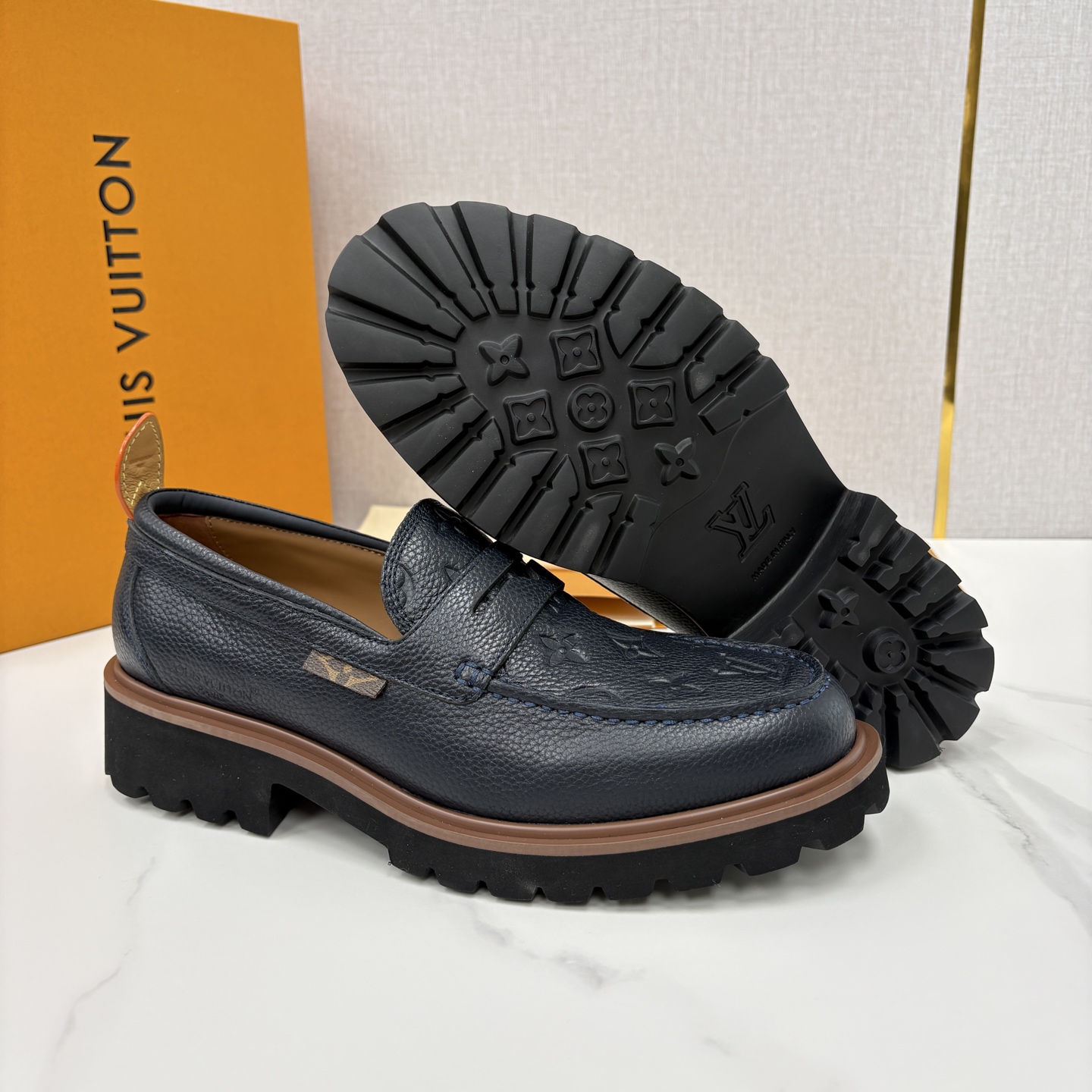 💋💍L家新品 LOUI* 路易*威登 厚底乐福鞋 经典与潮流的双重演绎 以顶级工艺重塑男士鞋履美学，既保