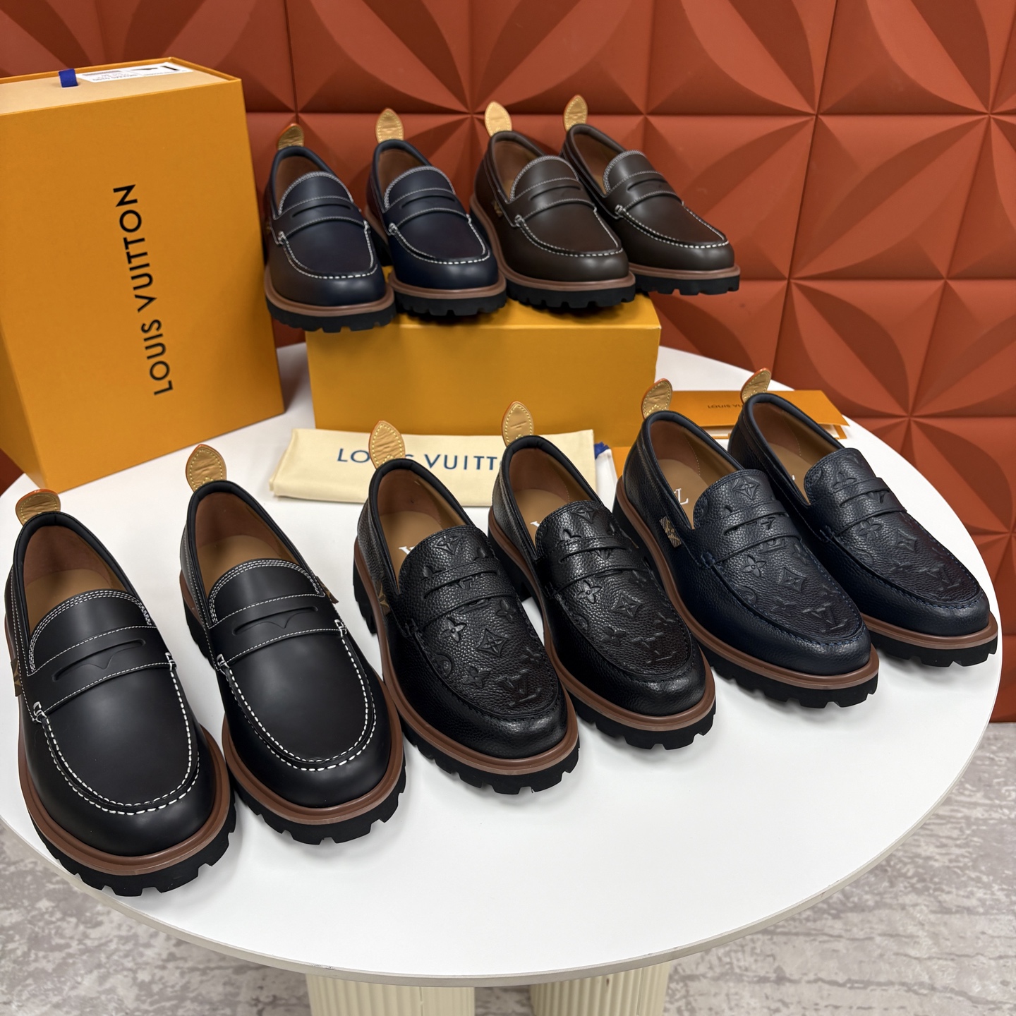 💋💍L家新品 LOUI* 路易*威登 厚底乐福鞋 经典与潮流的双重演绎 以顶级工艺重塑男士鞋履美学，既保